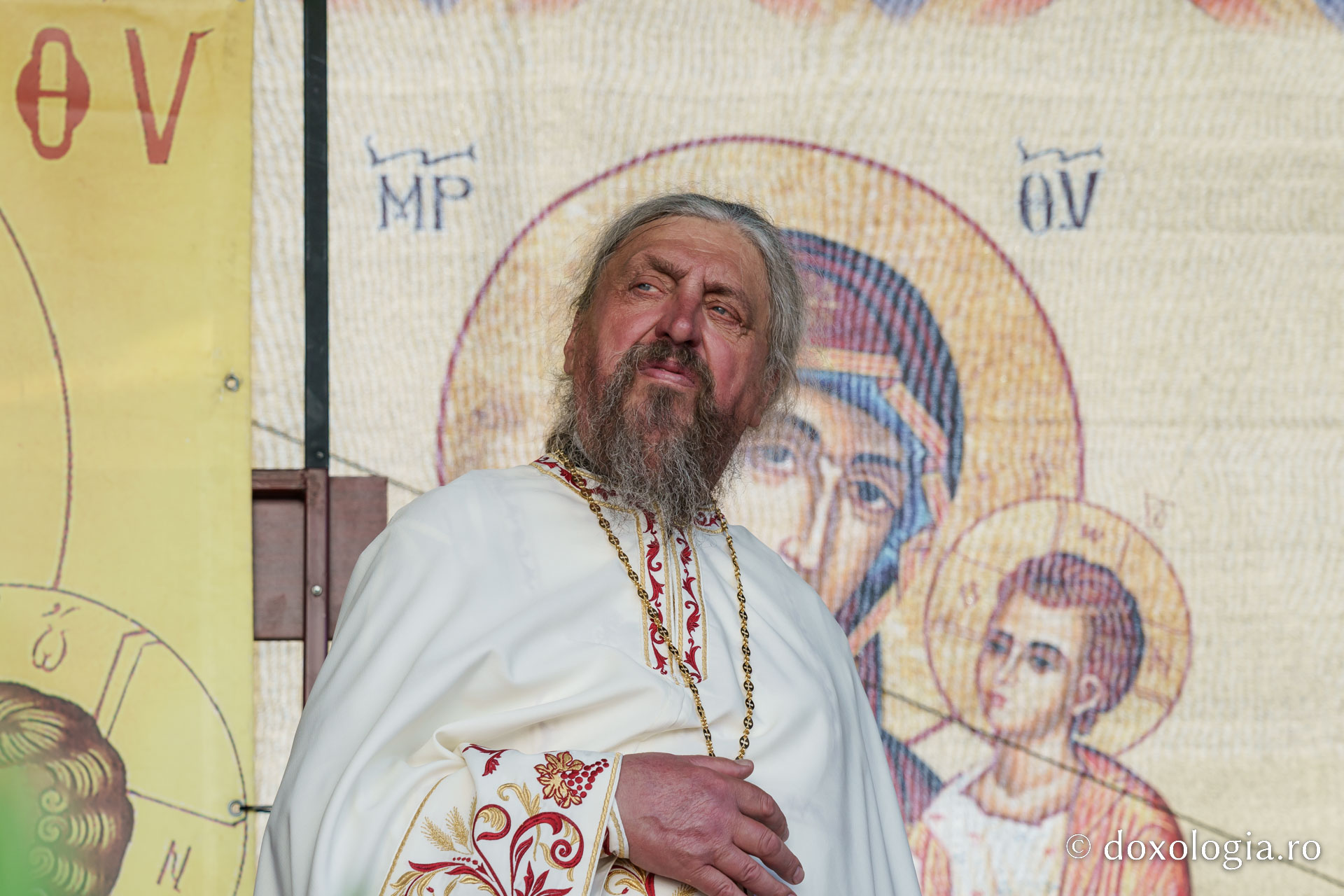 Biserica „Sfântul Ioan Botezătorul” din Piatra Neamț a fost îmbrăcată în veșmânt de har. Trei ierarhi au participat la resfințirea sfântului lăcaș
