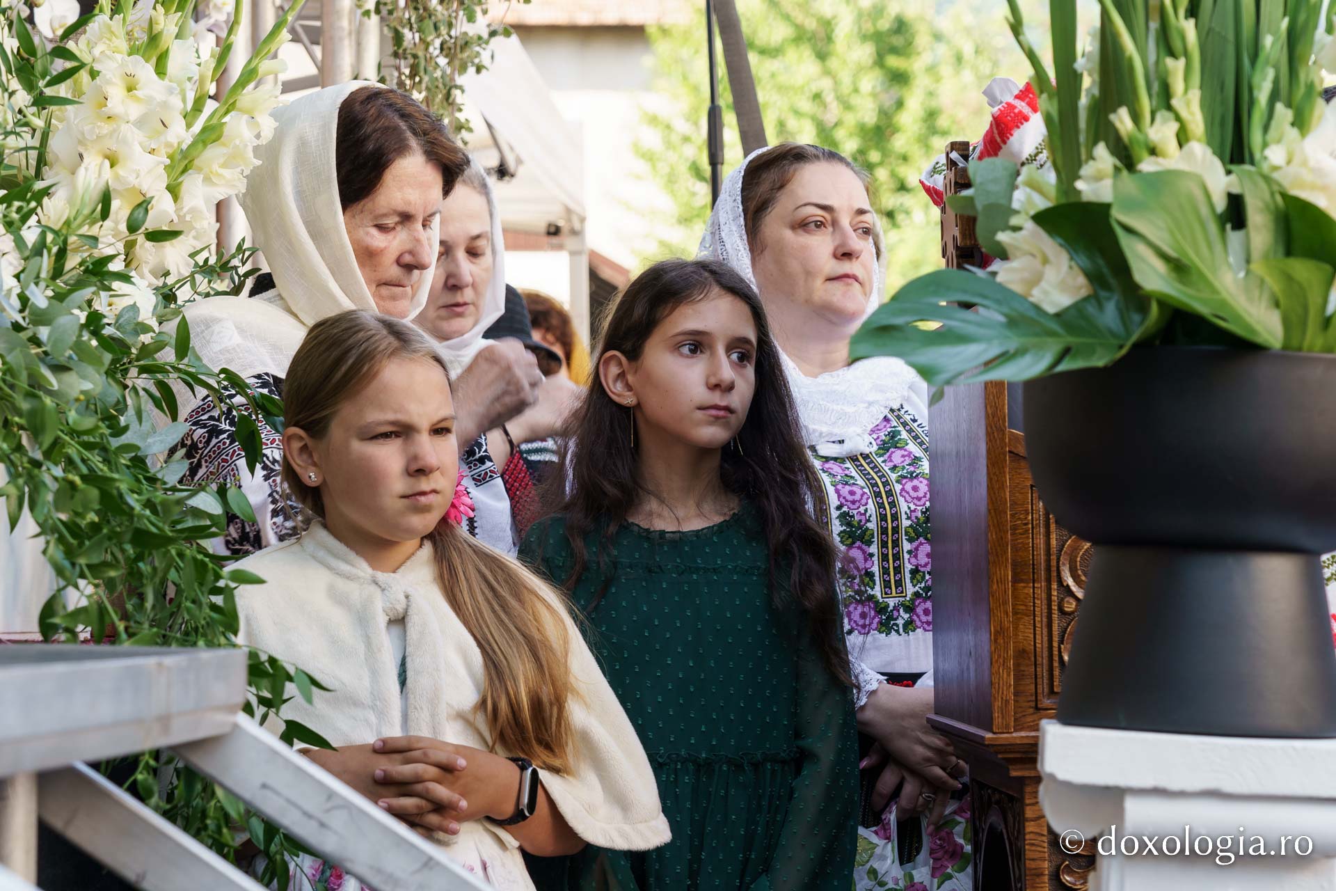 Biserica „Sfântul Ioan Botezătorul” din Piatra Neamț a fost îmbrăcată în veșmânt de har. Trei ierarhi au participat la resfințirea sfântului lăcaș