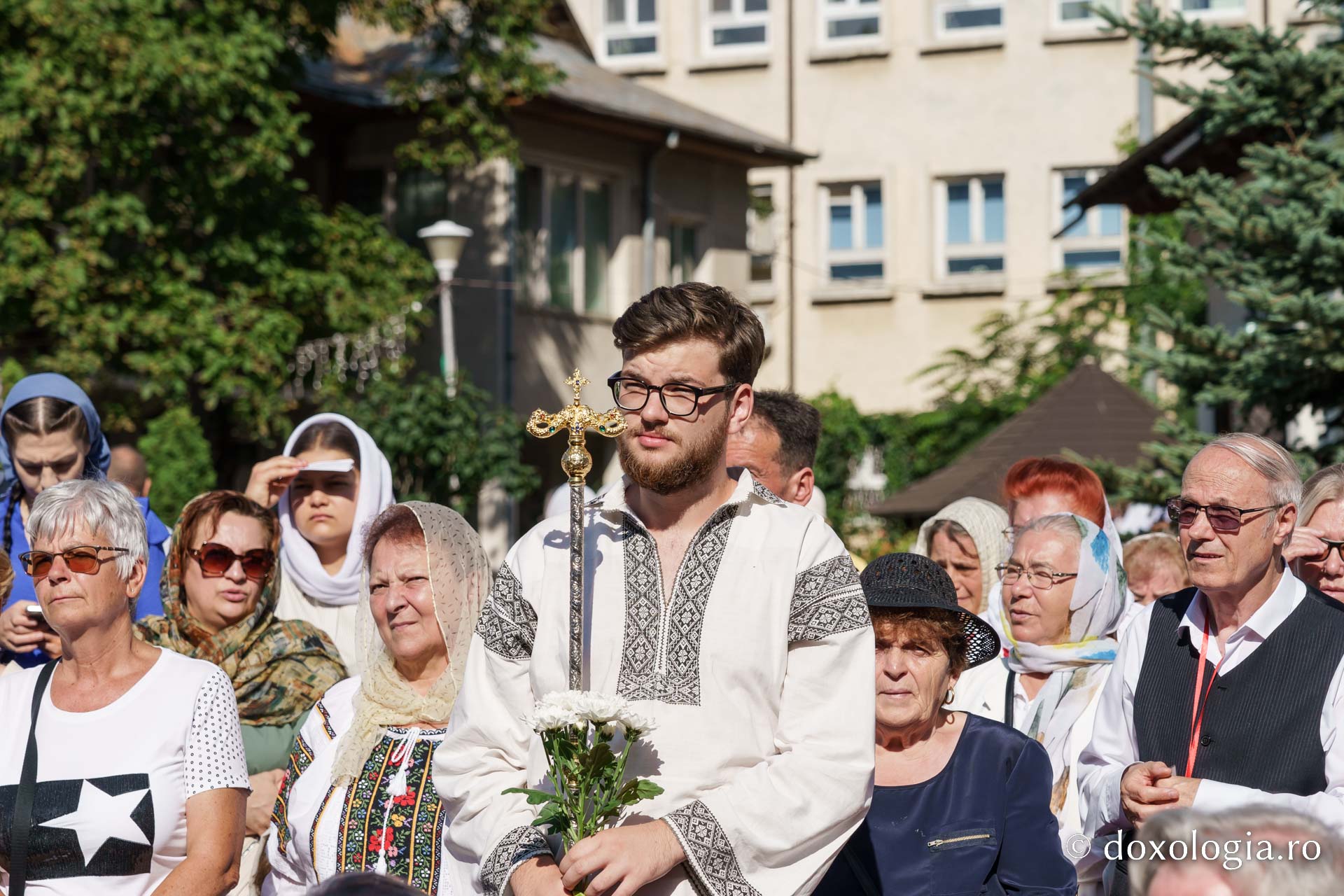 Biserica „Sfântul Ioan Botezătorul” din Piatra Neamț a fost îmbrăcată în veșmânt de har. Trei ierarhi au participat la resfințirea sfântului lăcaș