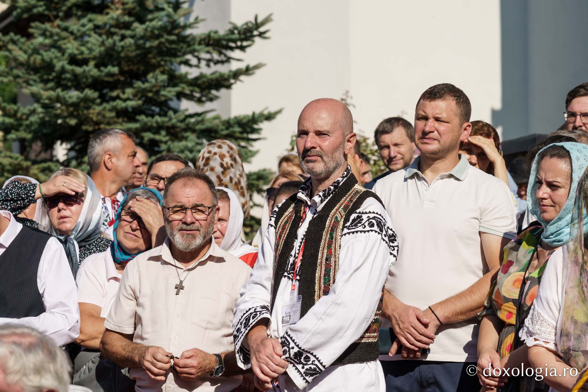 Biserica „Sfântul Ioan Botezătorul” din Piatra Neamț a fost îmbrăcată în veșmânt de har. Trei ierarhi au participat la resfințirea sfântului lăcaș