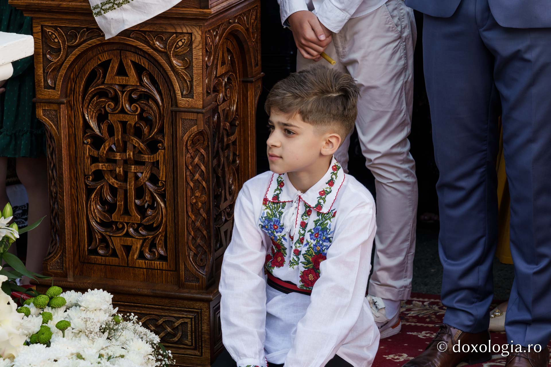 Biserica „Sfântul Ioan Botezătorul” din Piatra Neamț a fost îmbrăcată în veșmânt de har. Trei ierarhi au participat la resfințirea sfântului lăcaș