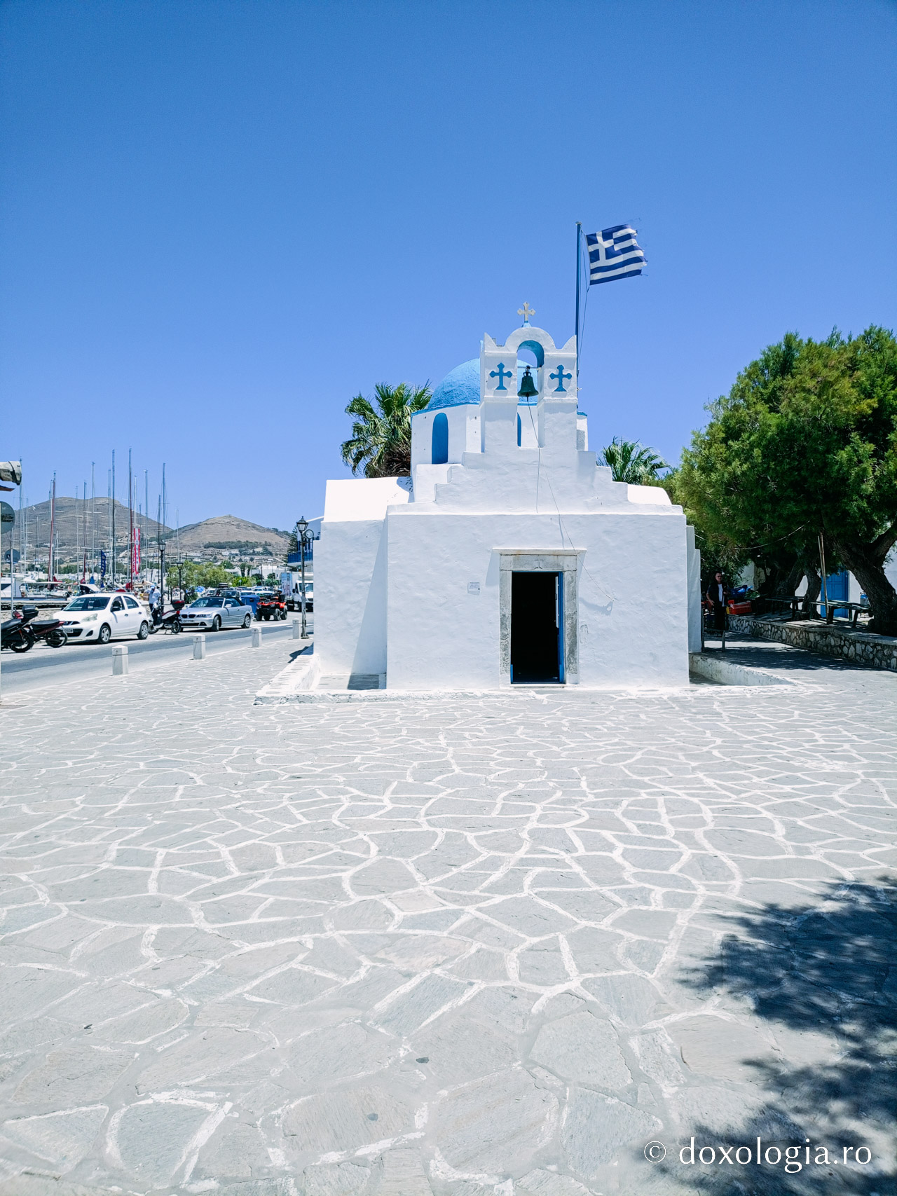 Pași de pelerin la Biserica „Sfântul Nicolae Thalassitis” din Paros, Grecia