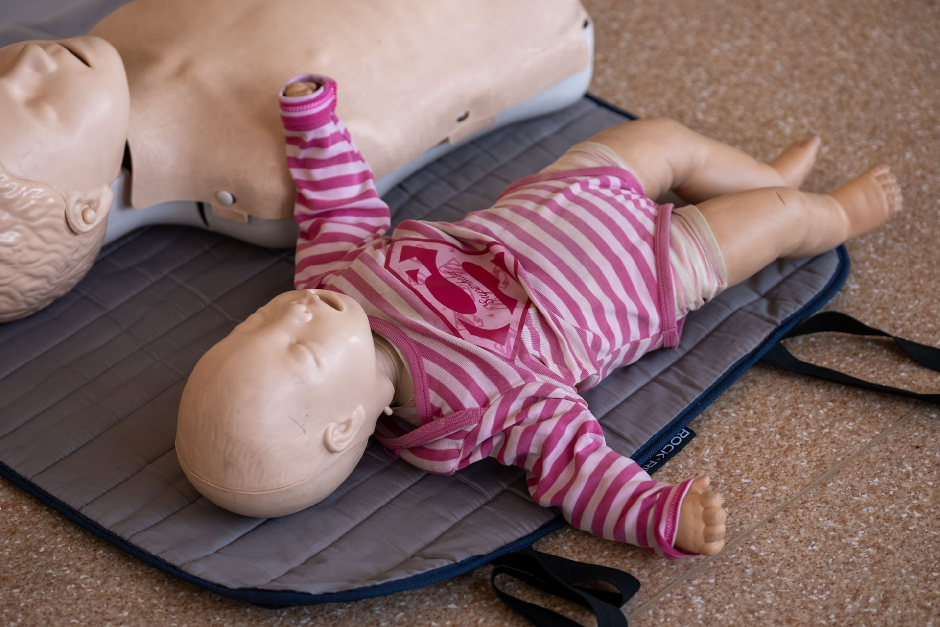 Comunitatea din Dobrovăț se pregătește să salveze vieți. Campania pentru achiziționarea primului defibrilator din comună continuă