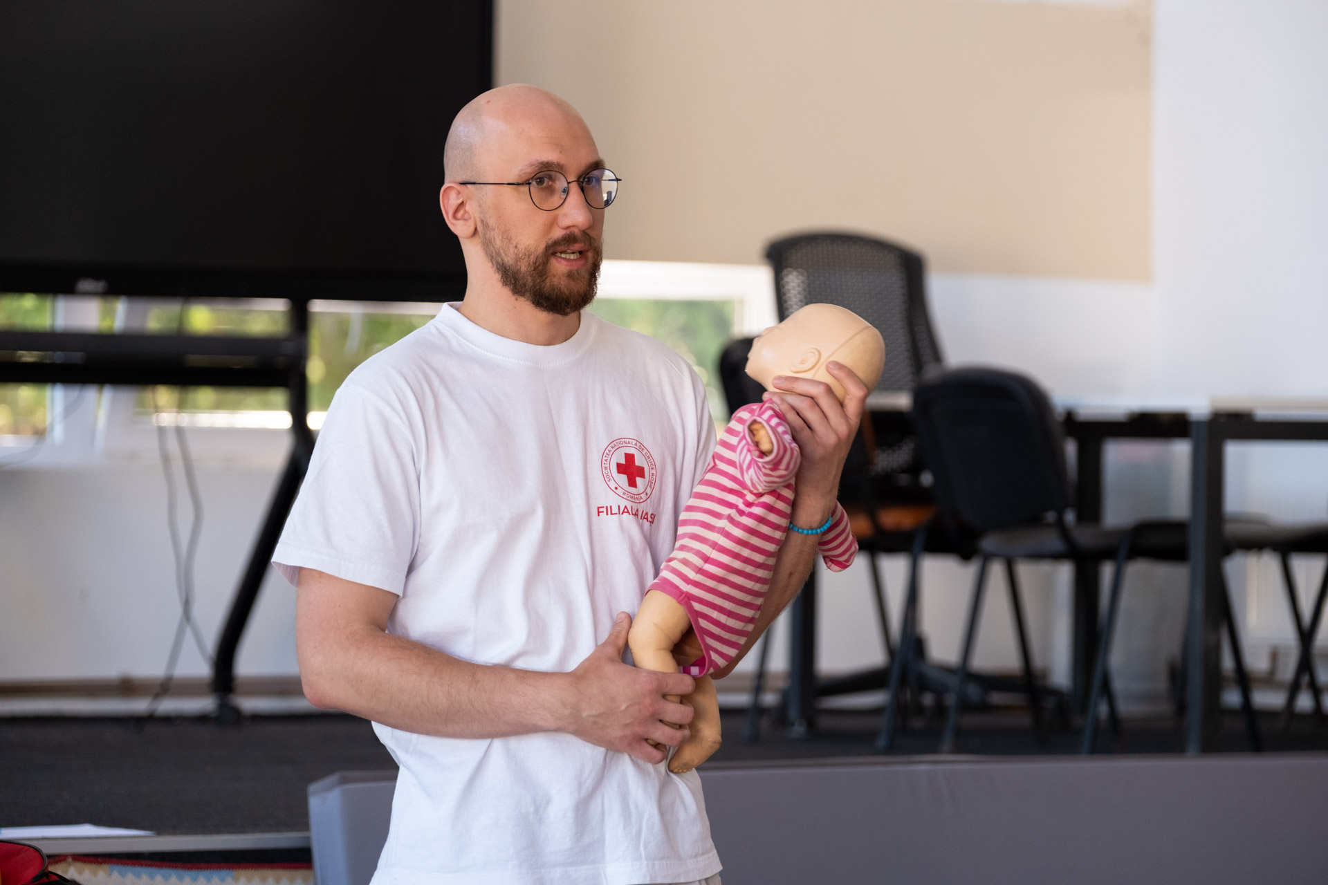 Comunitatea din Dobrovăț se pregătește să salveze vieți. Campania pentru achiziționarea primului defibrilator din comună continuă