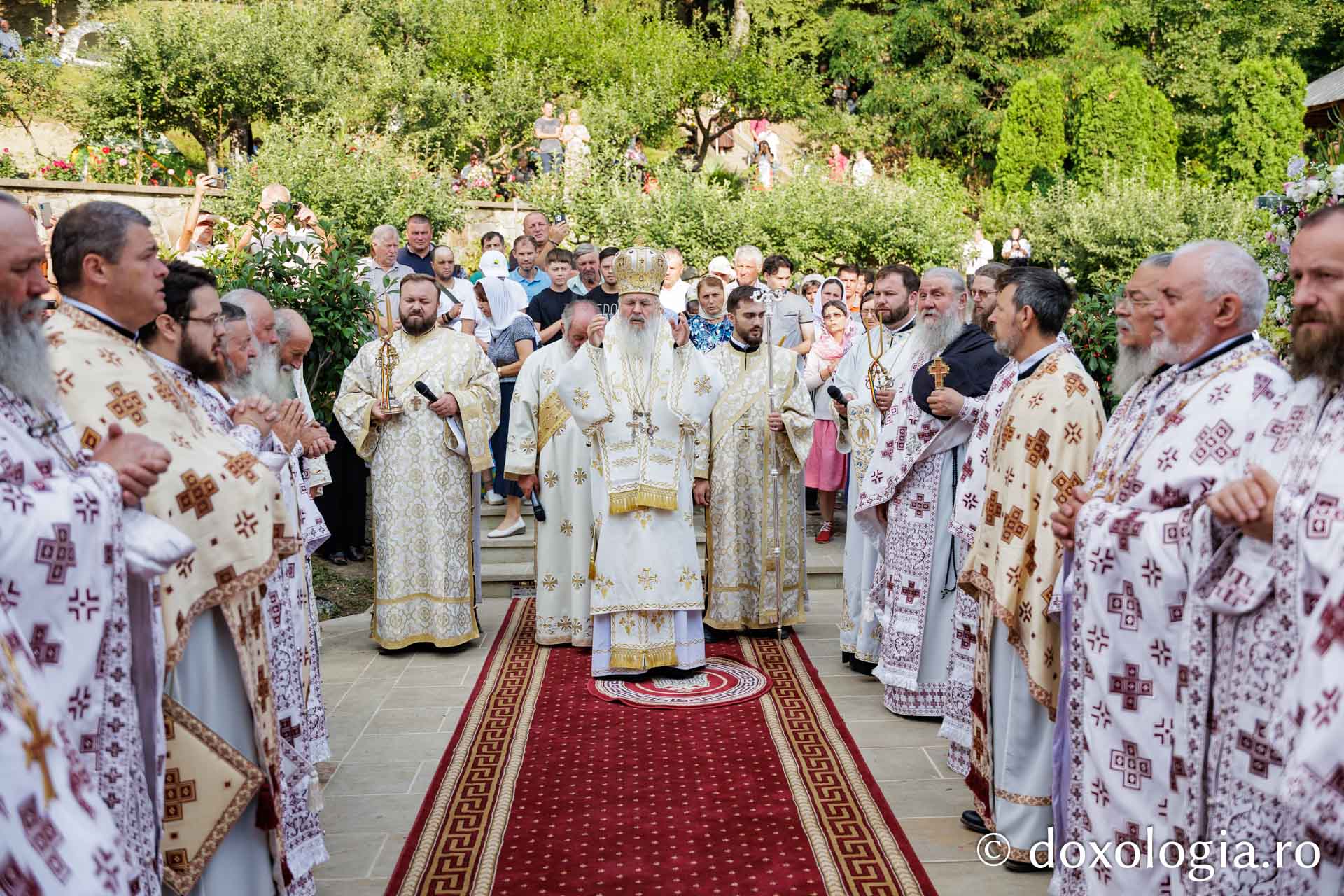 Înaltpreasfințitul Serafim a slujit la hramul Mănăstirii Sihla, de sărbătoarea Sfintei Teodora