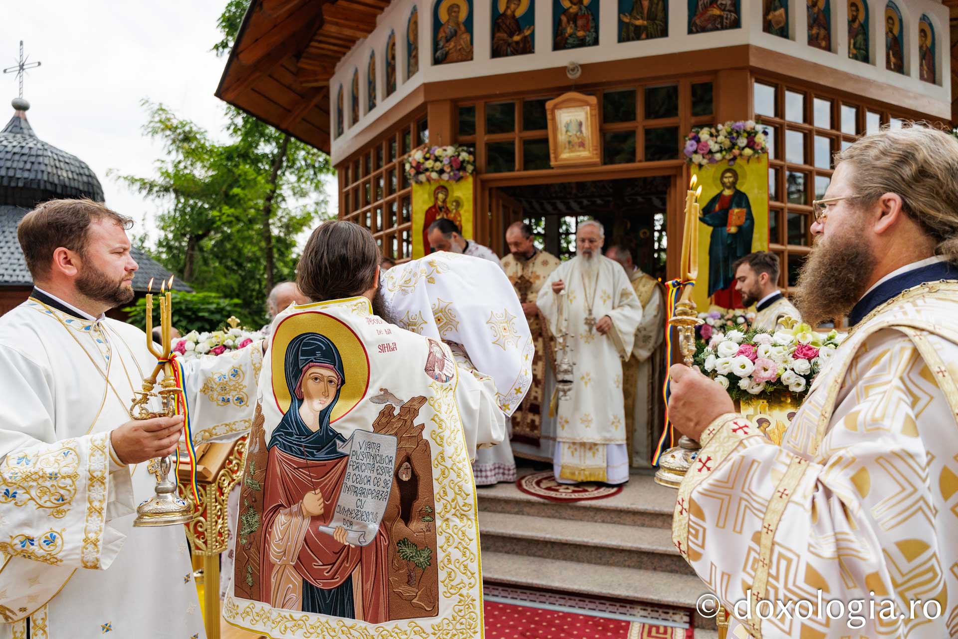 Înaltpreasfințitul Serafim a slujit la hramul Mănăstirii Sihla, de sărbătoarea Sfintei Teodora