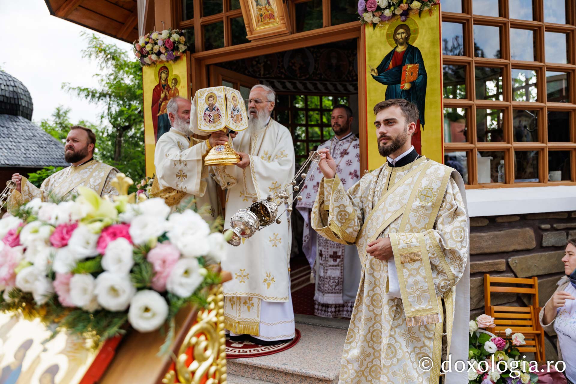 Înaltpreasfințitul Serafim a slujit la hramul Mănăstirii Sihla, de sărbătoarea Sfintei Teodora