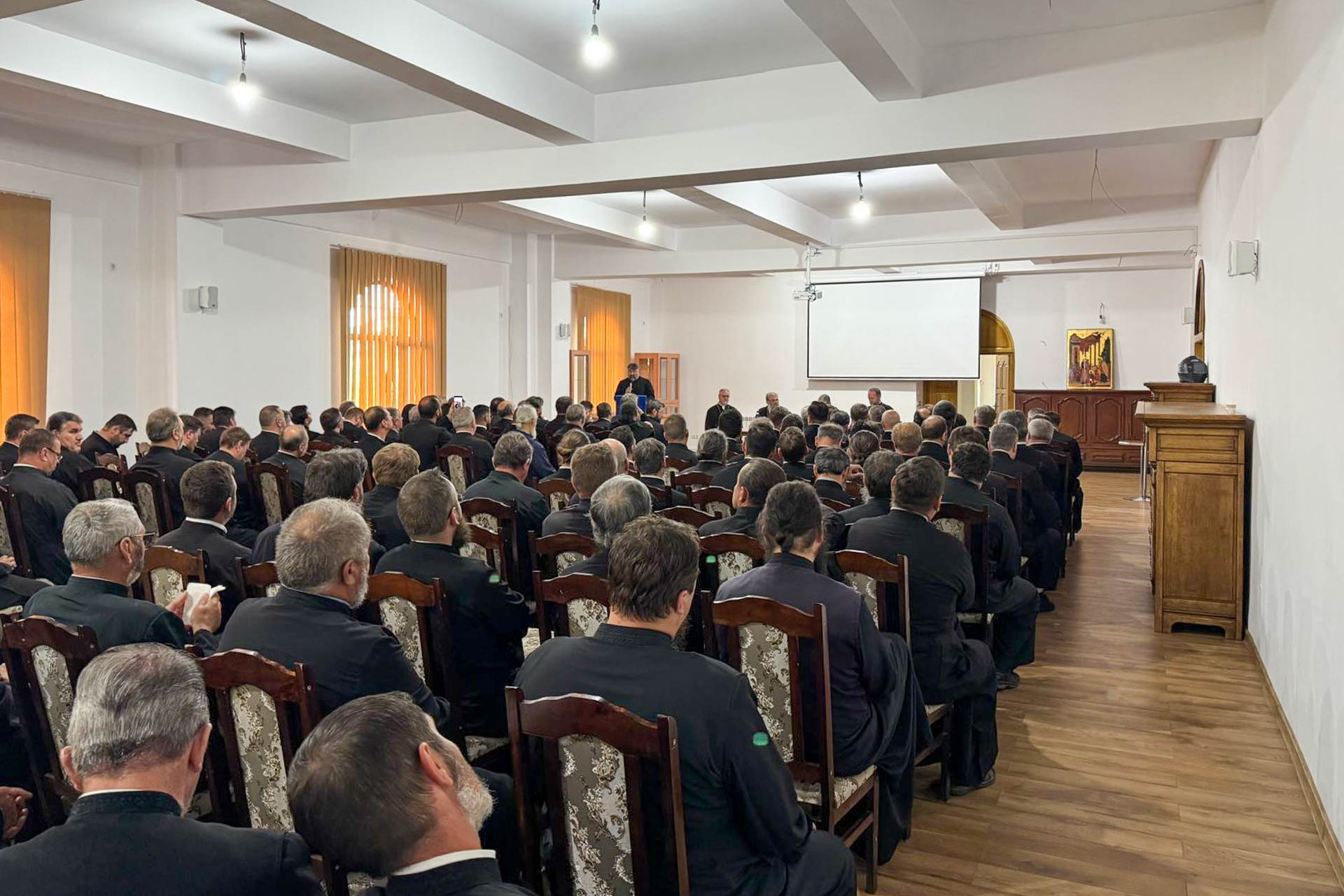 Preasfințitul Părinte Nichifor Botoșăneanul a slujit la Biserica Vovidenia și a prezidat Conferința preoțească a Protopopiatului Botoșani
