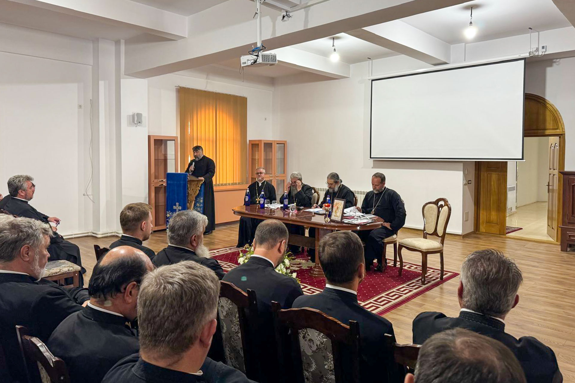 Preasfințitul Părinte Nichifor Botoșăneanul a slujit la Biserica Vovidenia și a prezidat Conferința preoțească a Protopopiatului Botoșani