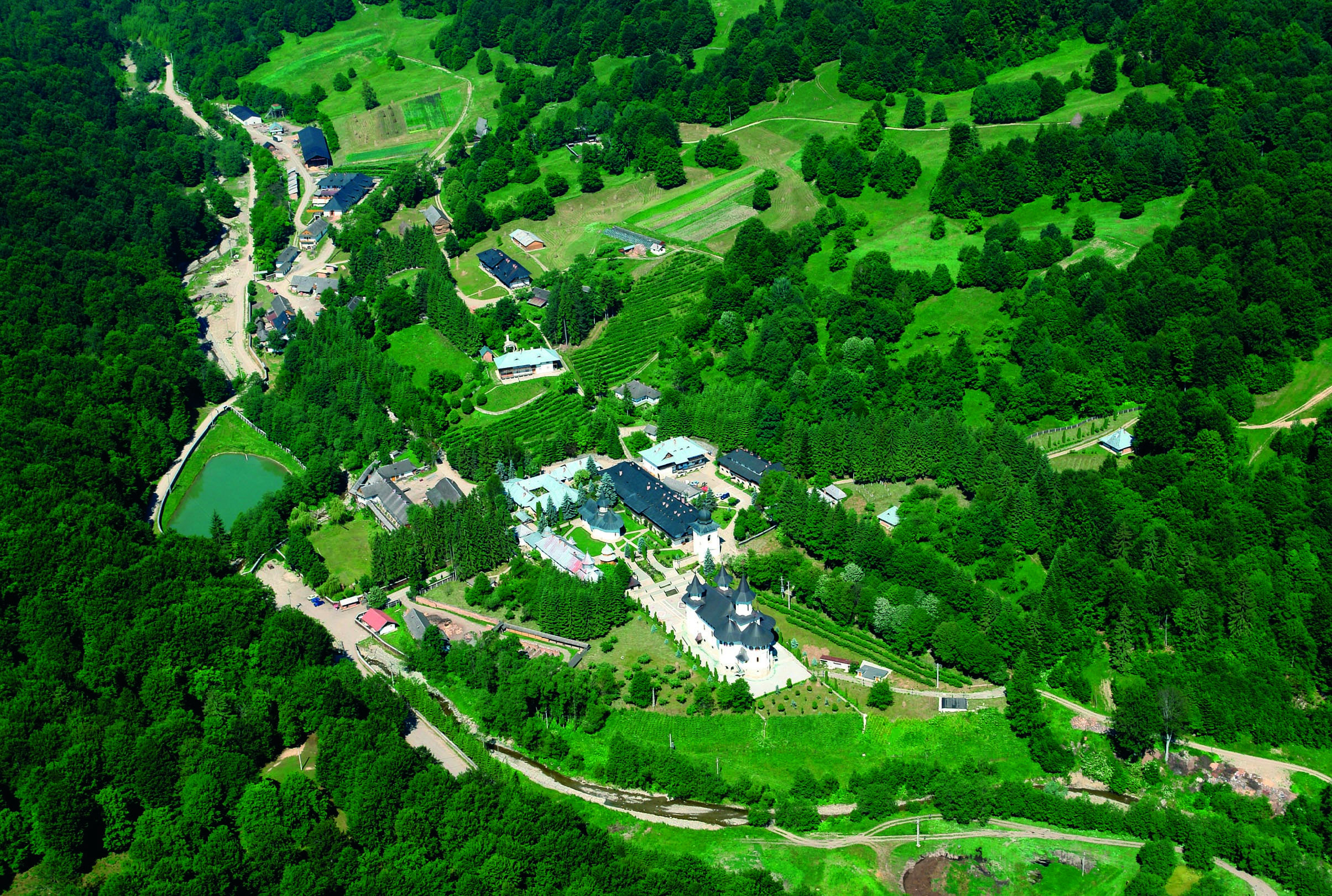 Fotografie din avion - Mănăstirea Sihăstria, Neamț