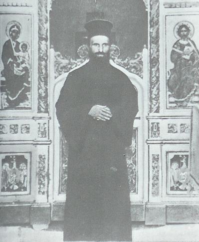 Fotografie a sfântului Ioan Iacob în fața altarului Ioan Iacob Hozevitul - fotografie