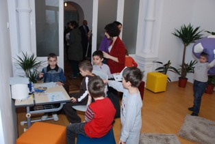 Copii la școala Mitropolit Varlaam