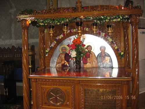 Baldachinul cu moaștele sfinților martiri de la Niculițel