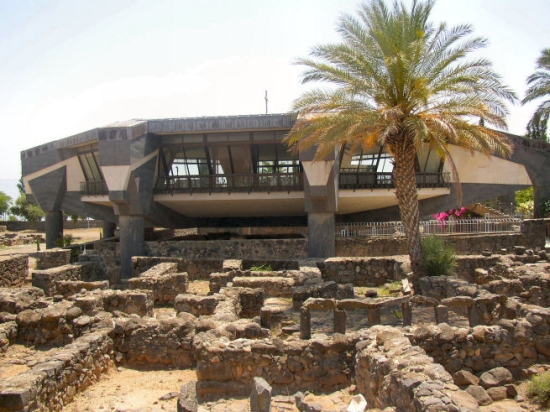 Biserica franciscană de pe ruinele casei Sfântului Apostol Petru