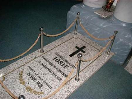 Mormântul Sfântului Cuvios Iosif de la Văratec