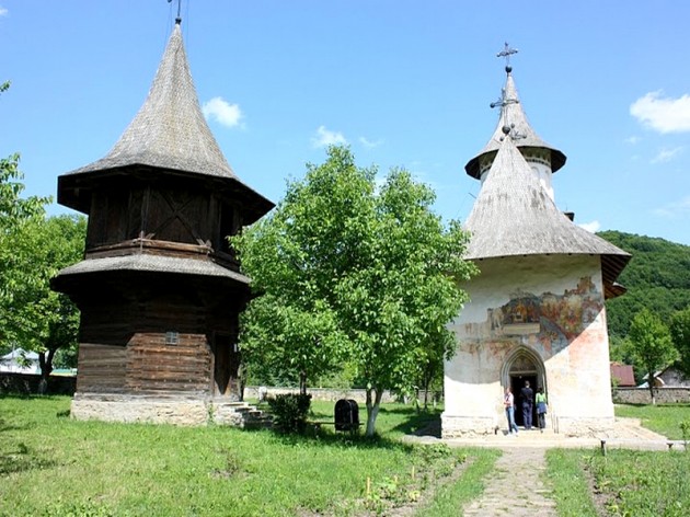Biserica „Înălțarea Sfintei Cruci” din Pătrăuți