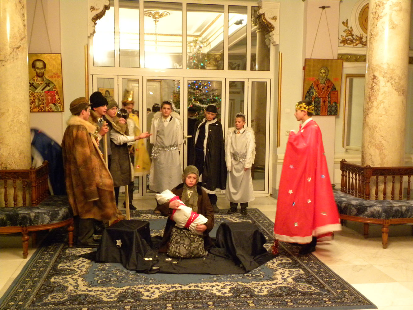 Colindători la IPS Teofan - Asociația Familia Nostra Iași - Pr. Toma Gradinaciuc Colindători la IPS Teofan - Asociația Familia Nostra Iași - Pr. Toma Gradinaciuc