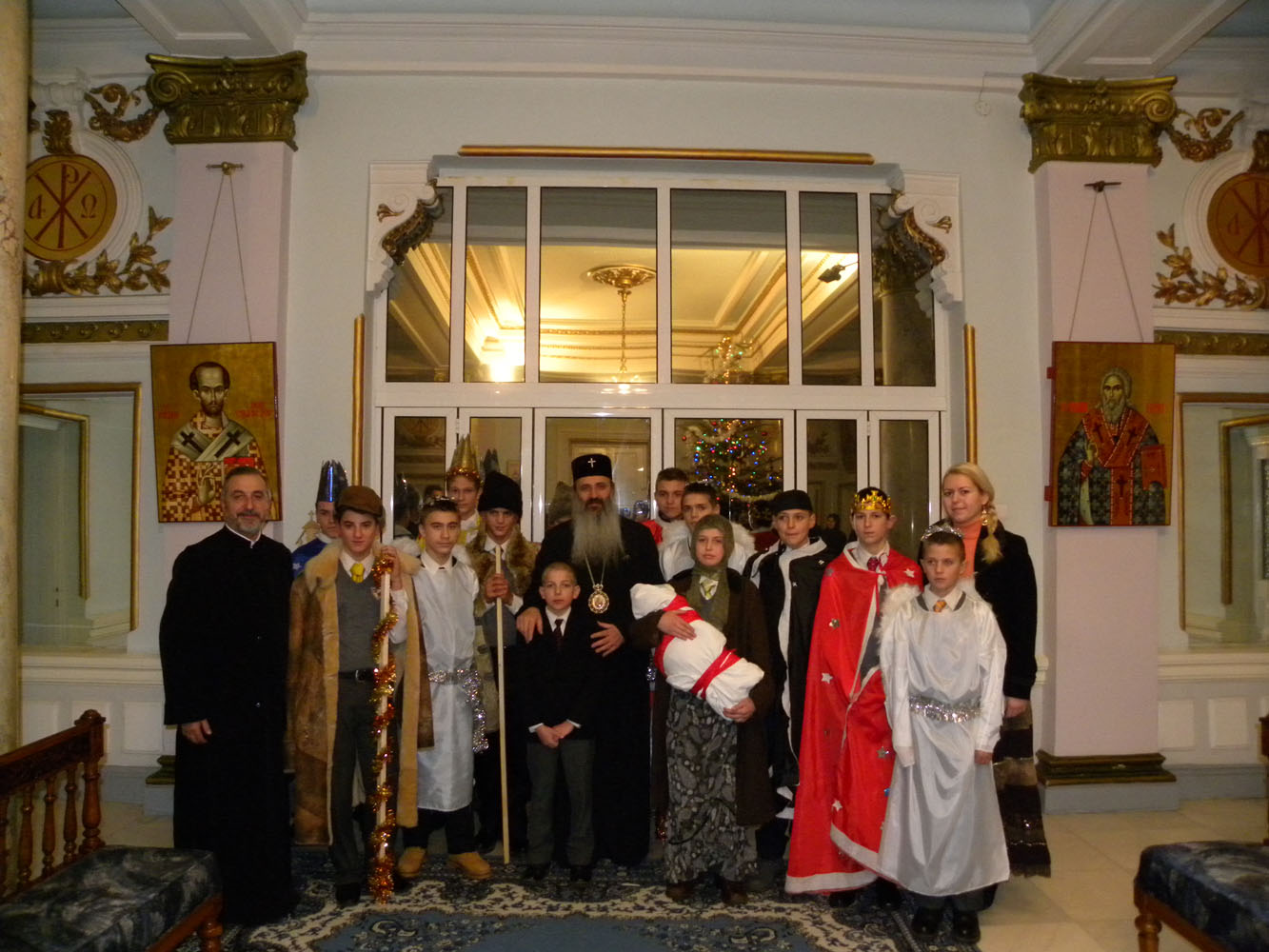 Colindători la IPS Teofan - Asociația Familia Nostra Iași - Pr. Toma Gradinaciuc Colindători la IPS Teofan - Asociația Familia Nostra Iași - Pr. Toma Gradinaciuc