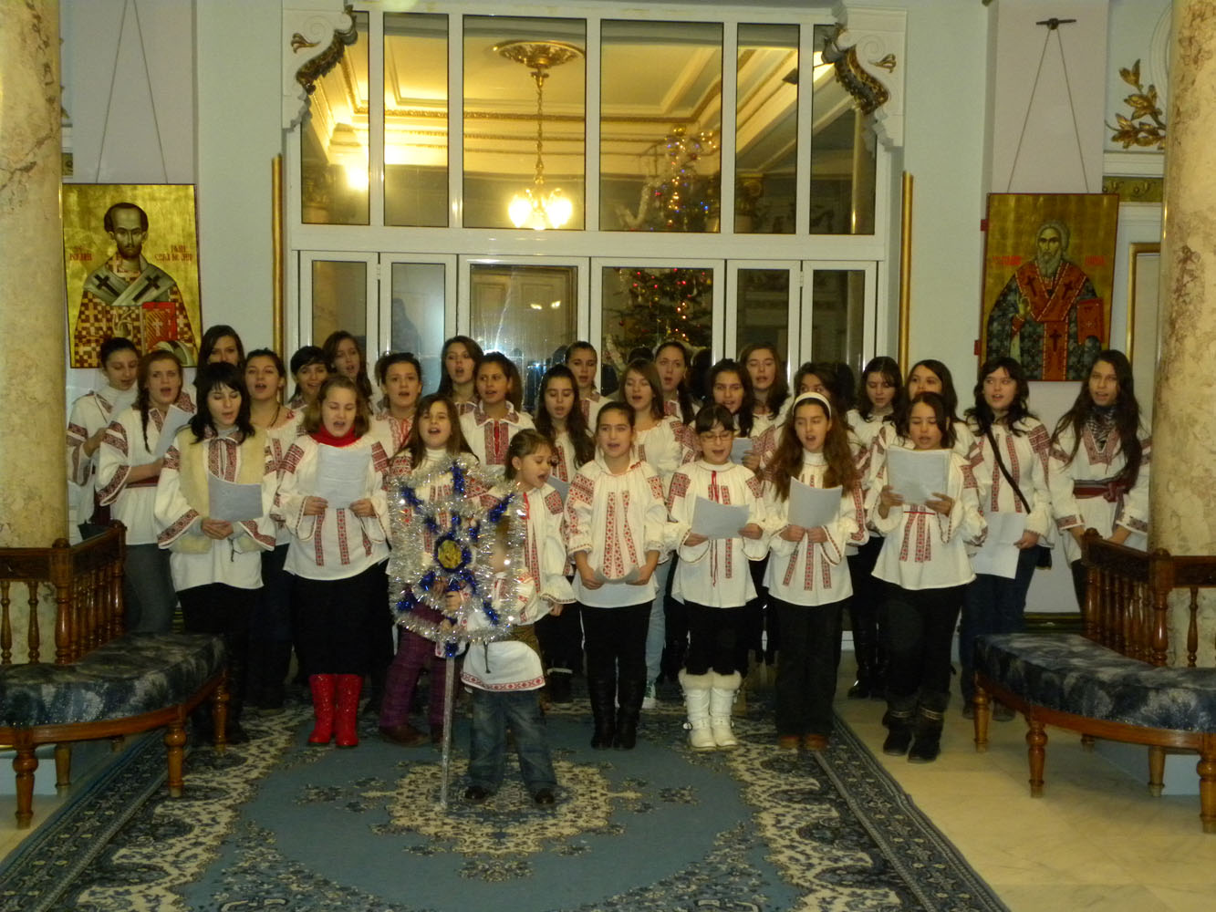 Colindători la IPS Teofan - Liceul economic de Turism Iași Colindători la IPS Teofan - Liceul economic de Turism Iași