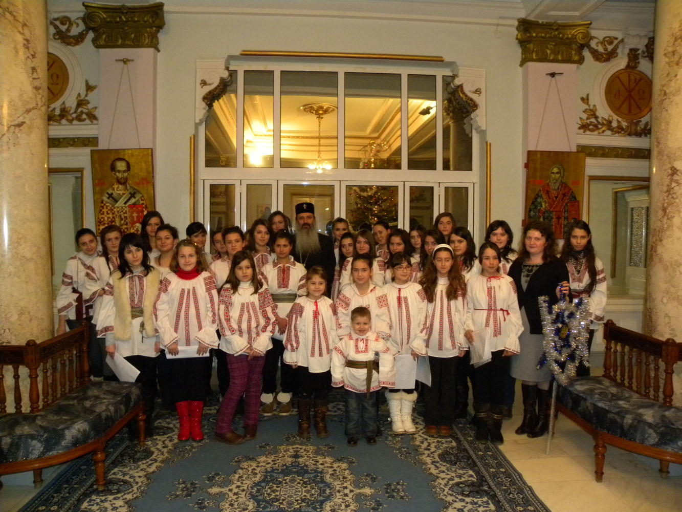 Colindători la IPS Teofan - Liceul economic de Turism Iași Colindători la IPS Teofan - Liceul economic de Turism Iași