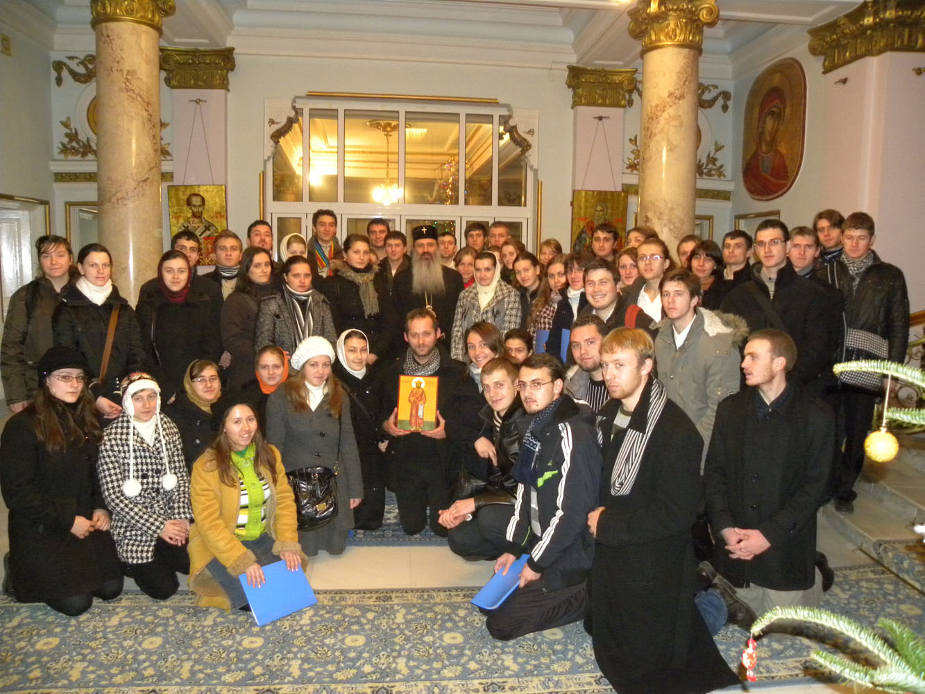 Colindători la IPS Teofan - Corul Psaltic Sf. Ioan Cucuzel Iași Colindători la IPS Teofan - Corul Psaltic Sf. Ioan Cucuzel Iași