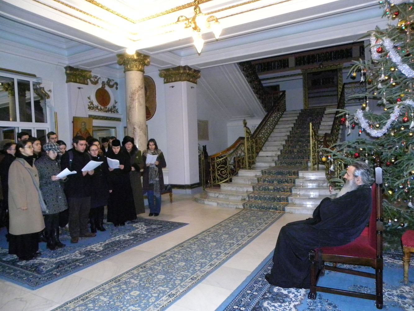 Colindători la IPS Teofan - Teologie didactică anul II Colindători la IPS Teofan - Teologie didactică anul II