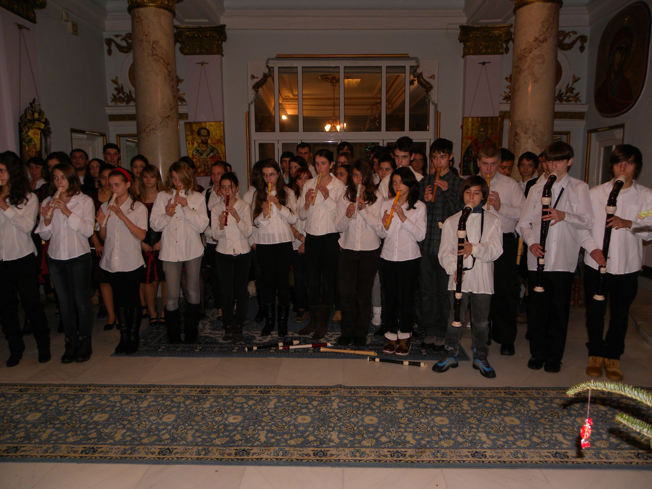 Colindători la IPS Teofan - Liceul WALDORF Iași Colindători la IPS Teofan - Liceul WALDORF Iași