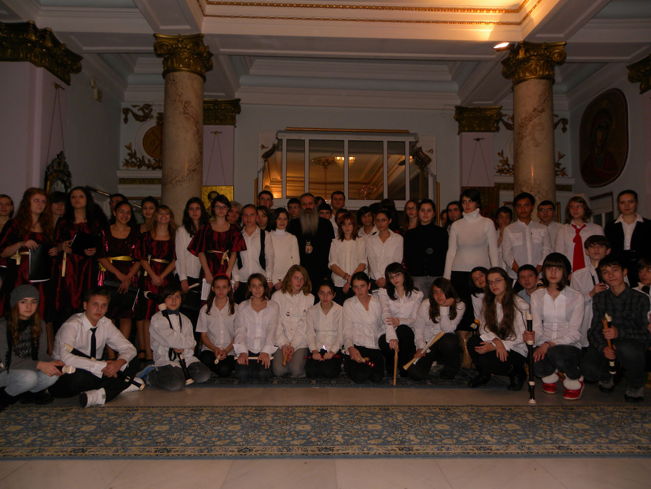 Colindători la IPS Teofan - Liceul WALDORF Iași Colindători la IPS Teofan - Liceul WALDORF Iași