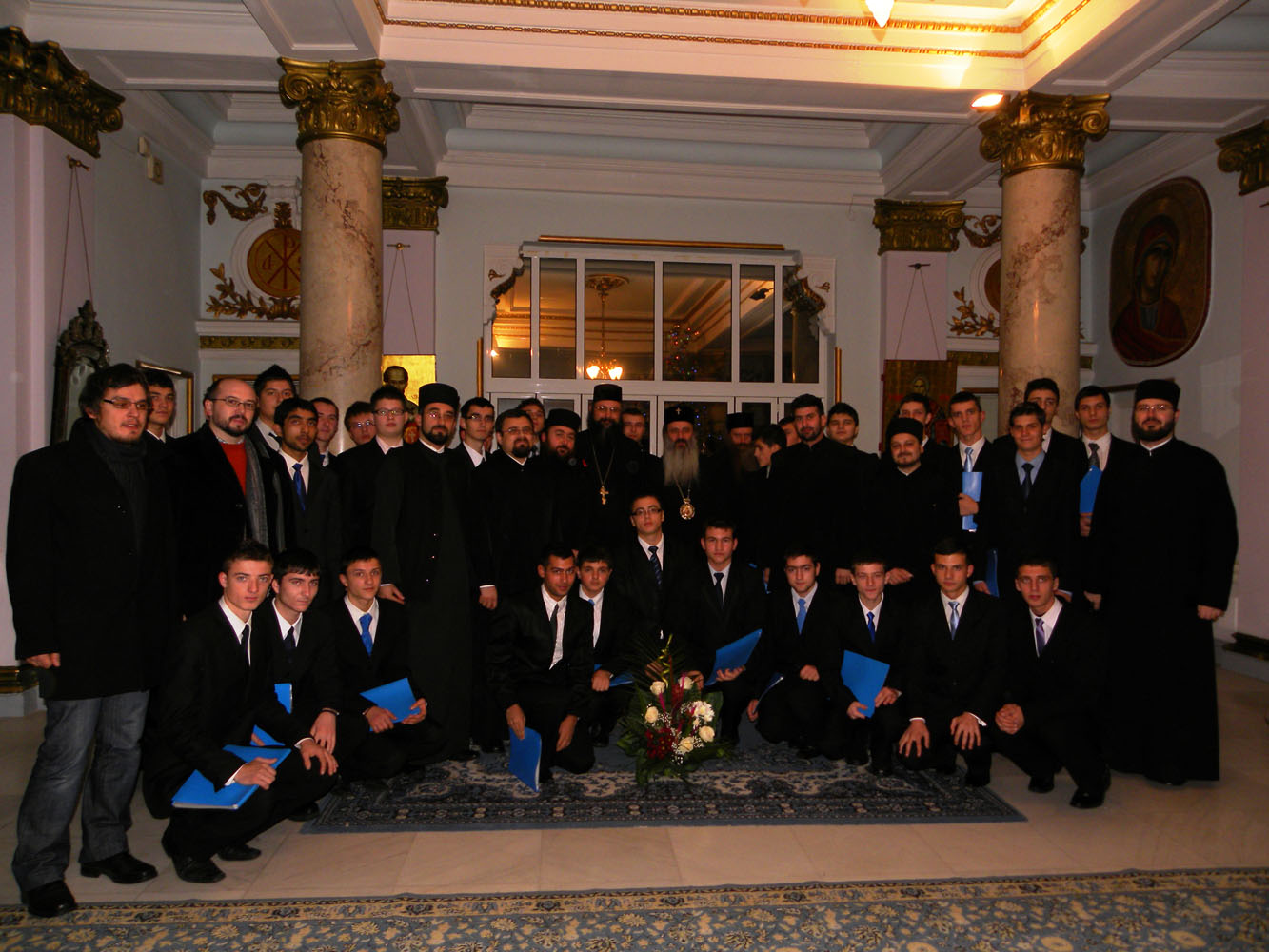 Colindători la IPS Teofan - Seminarul Teologic Iași Colindători la IPS Teofan - Seminarul Teologic Iași