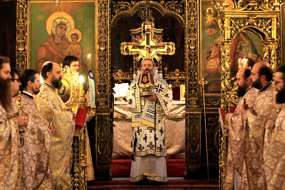 Marţi, 1 martie, la Mănăstirea Golia Înaltpreasfinţitul Teofan a săvârşit slujba Sfintei Liturghii pentru ostenitorii Centrului Cultural Misionar (CMM) Doxologia. Soborul de slujitori a fost alcătuit din clericii angajaţi ai CMM Doxologia. Sfânta Liturghie pentru angajaţii Centrului Cultural Misionar DOXOLOGIA, Iaşi