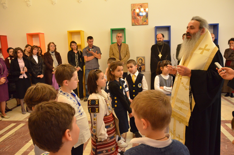 IPS Teofan a binecuvântat ieri Școala „Varlaam Mitropolitul” IPS Teofan a binecuvântat ieri Școala „Varlaam Mitropolitul”