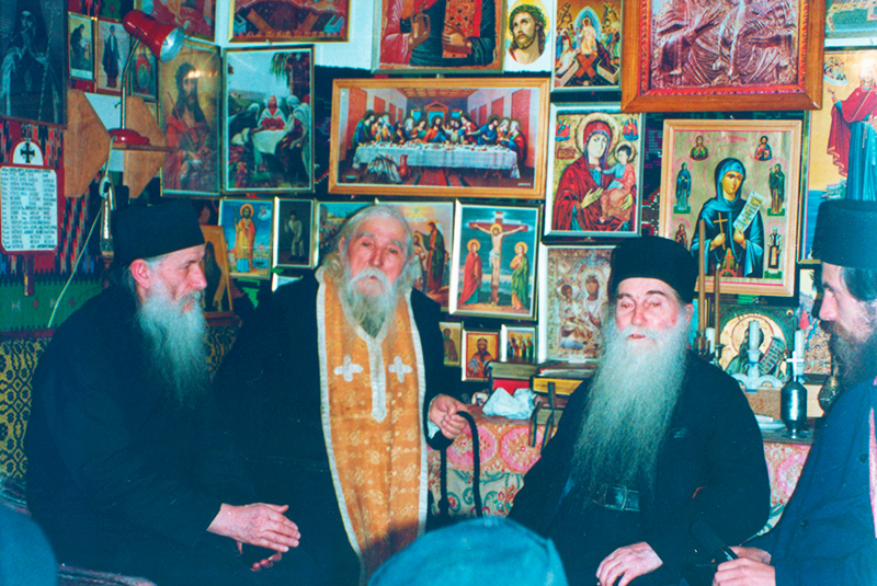 Pelerini la chilia părintelui Cleopa