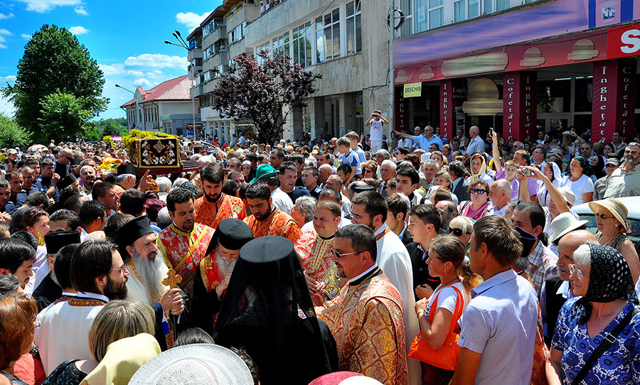 (foto: Gabi Marian) Foto: Procesiunea cu moaştele Sfântului Ioan cel Nou de la Suceava - 24 iunie 2012