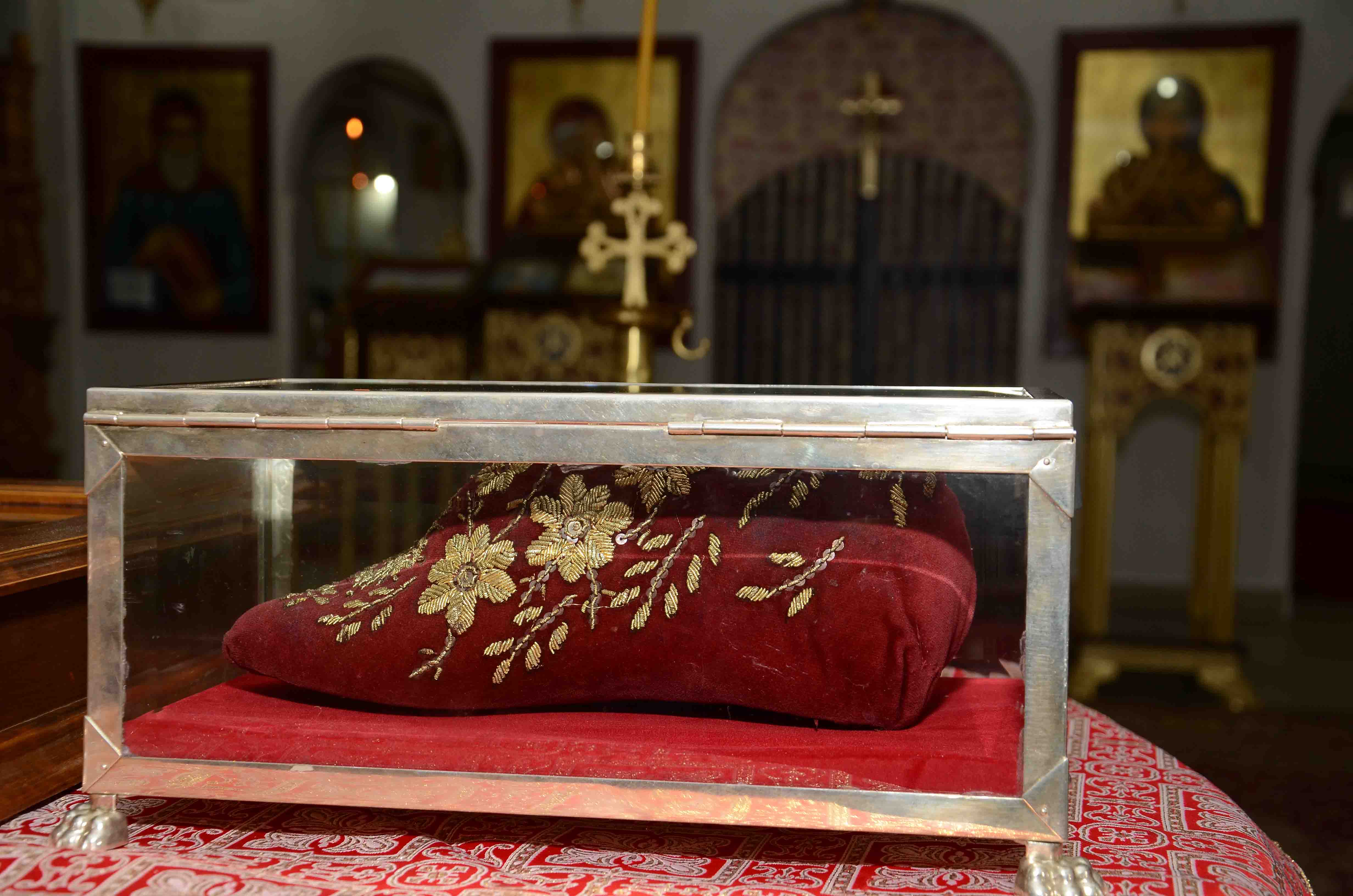 Papucul Sfantului Spiridon Si Sfanta Cruce Doxologia