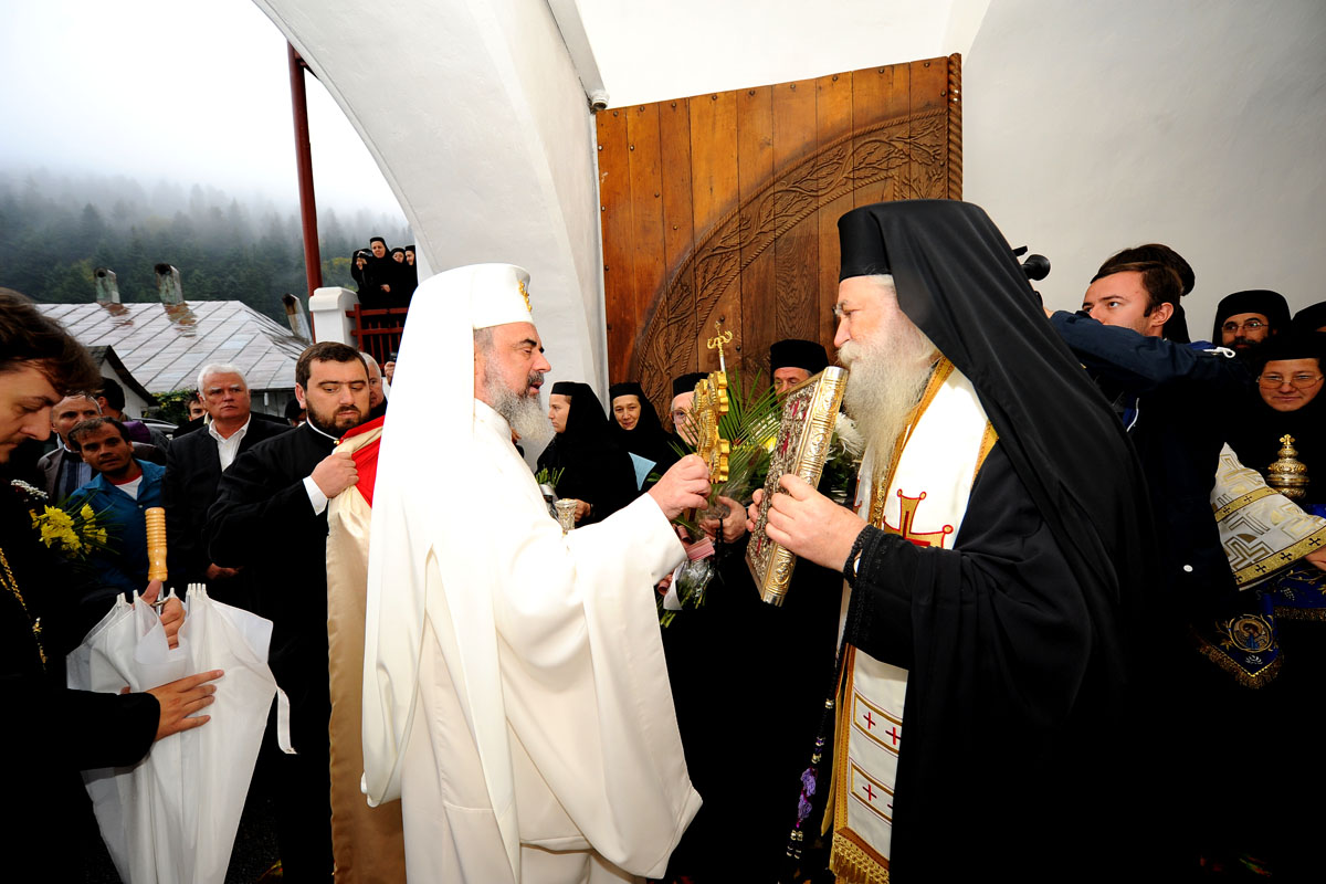 Vizita PF Daniel și a PF Hristofor la Mănăstirile Agapia și Văratec