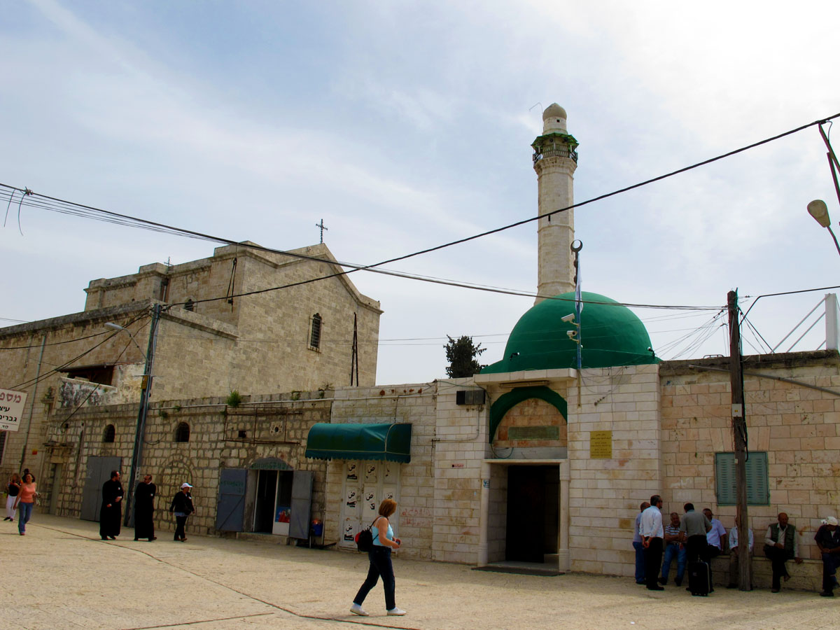 Intrarea in mormântul Sfântului Mare Mucenic Gheorghe