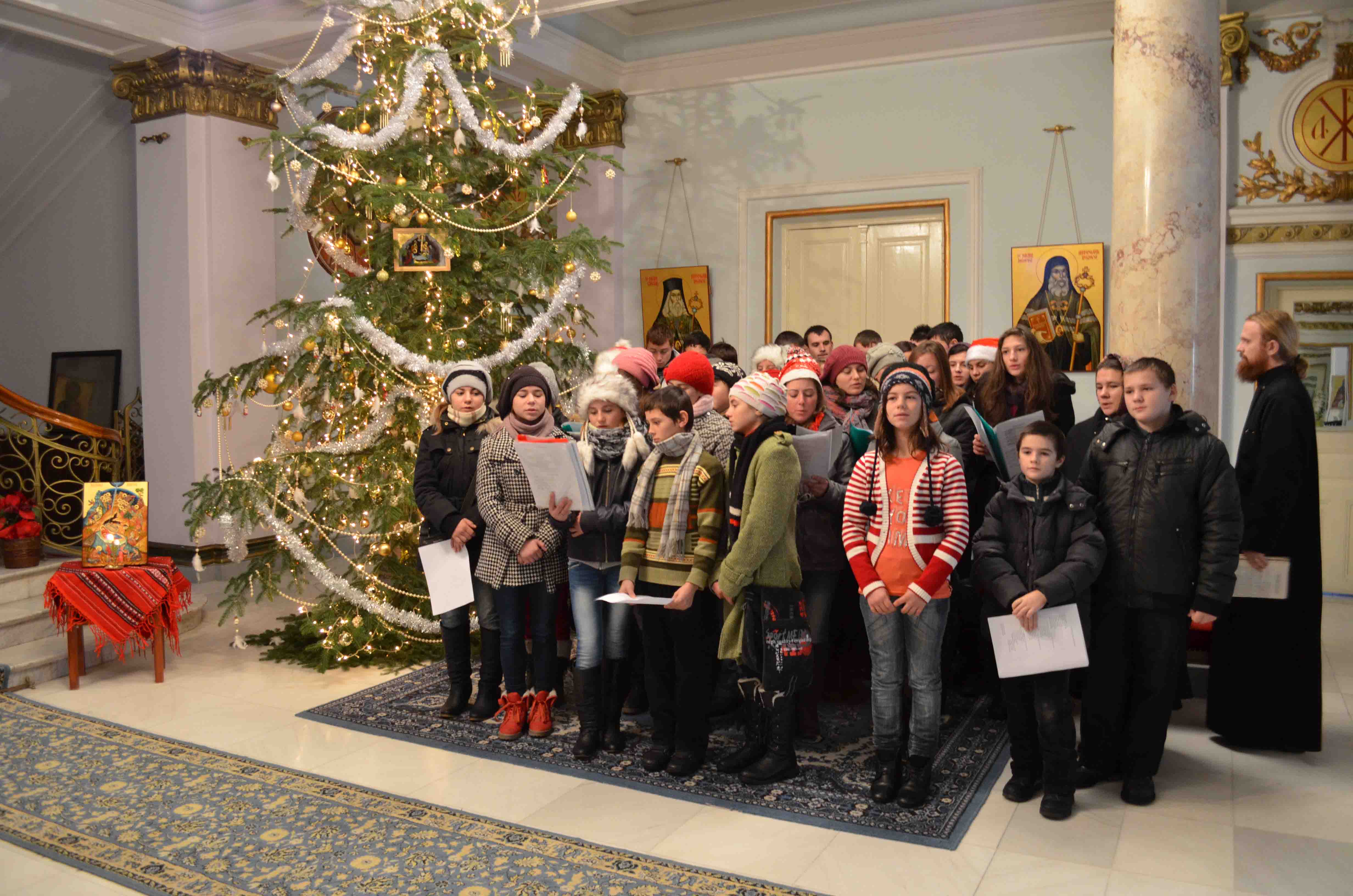 Colindători la Reşedinţa Mitropolitană - Parohia Liteni, Belceşti