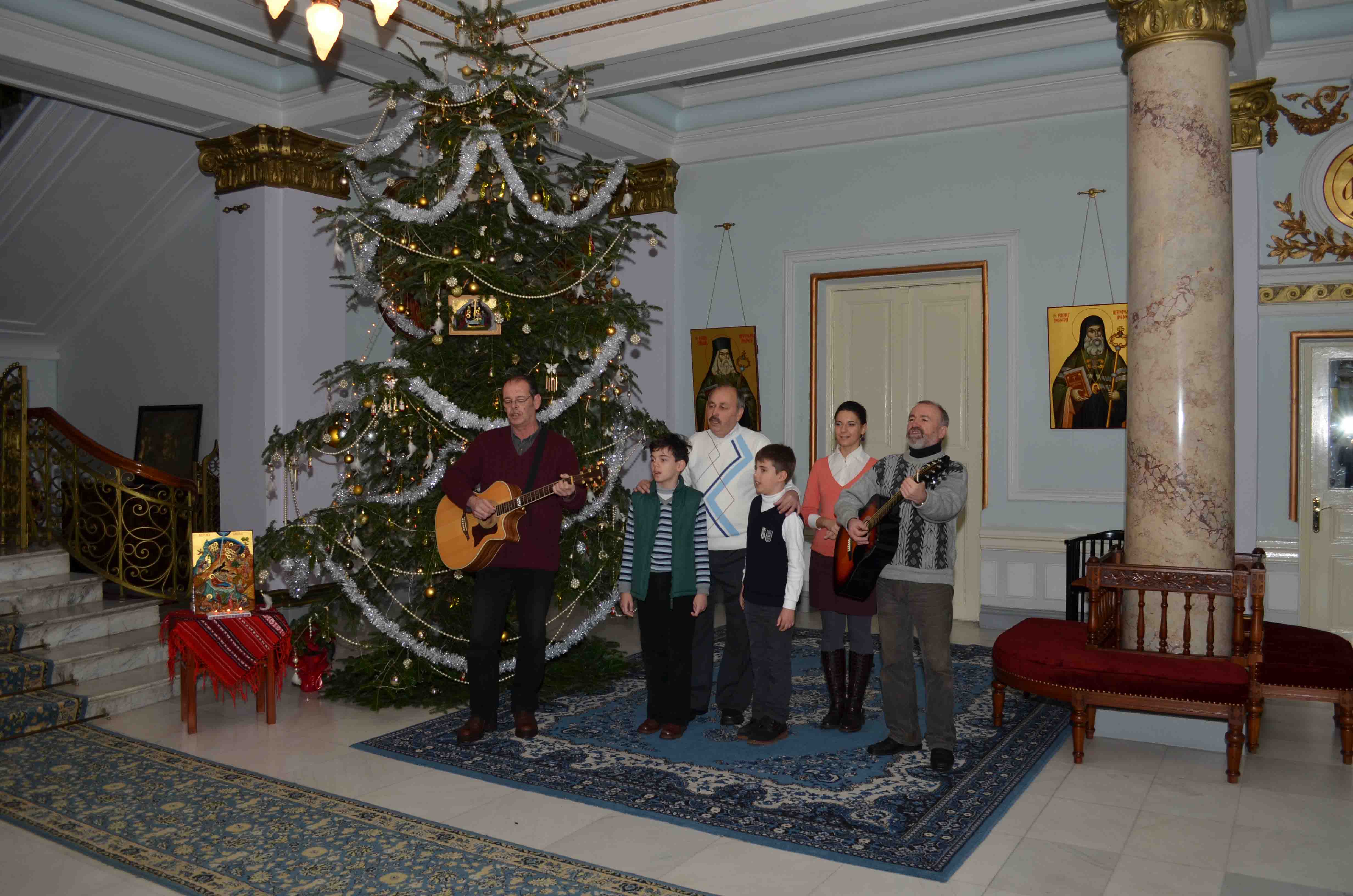 Colindători la Reşedinţa Mitropolitană - Familia Rusu