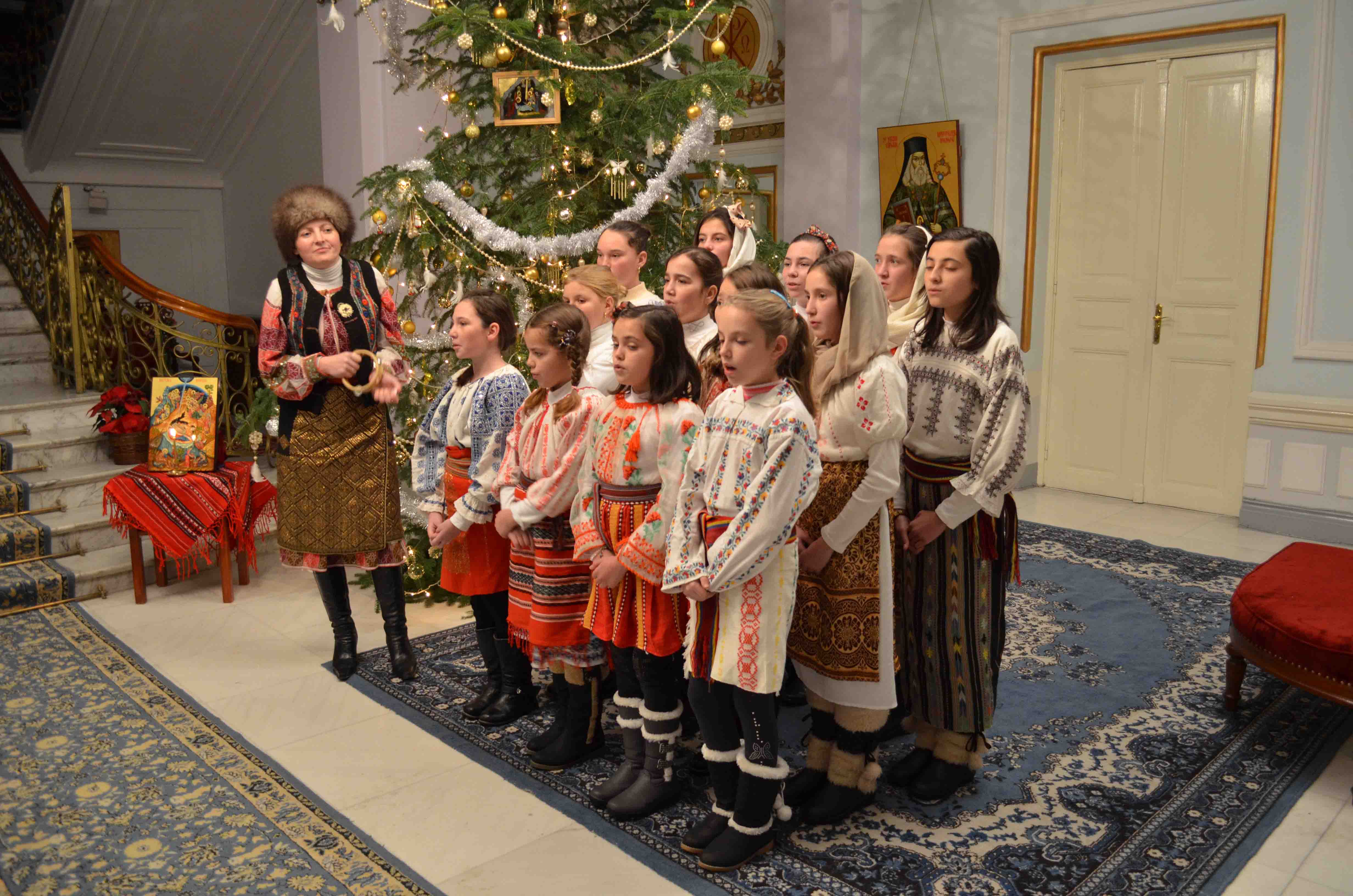 Colindători la Reşedinţa Mitropolitană - Parohia Zmeu