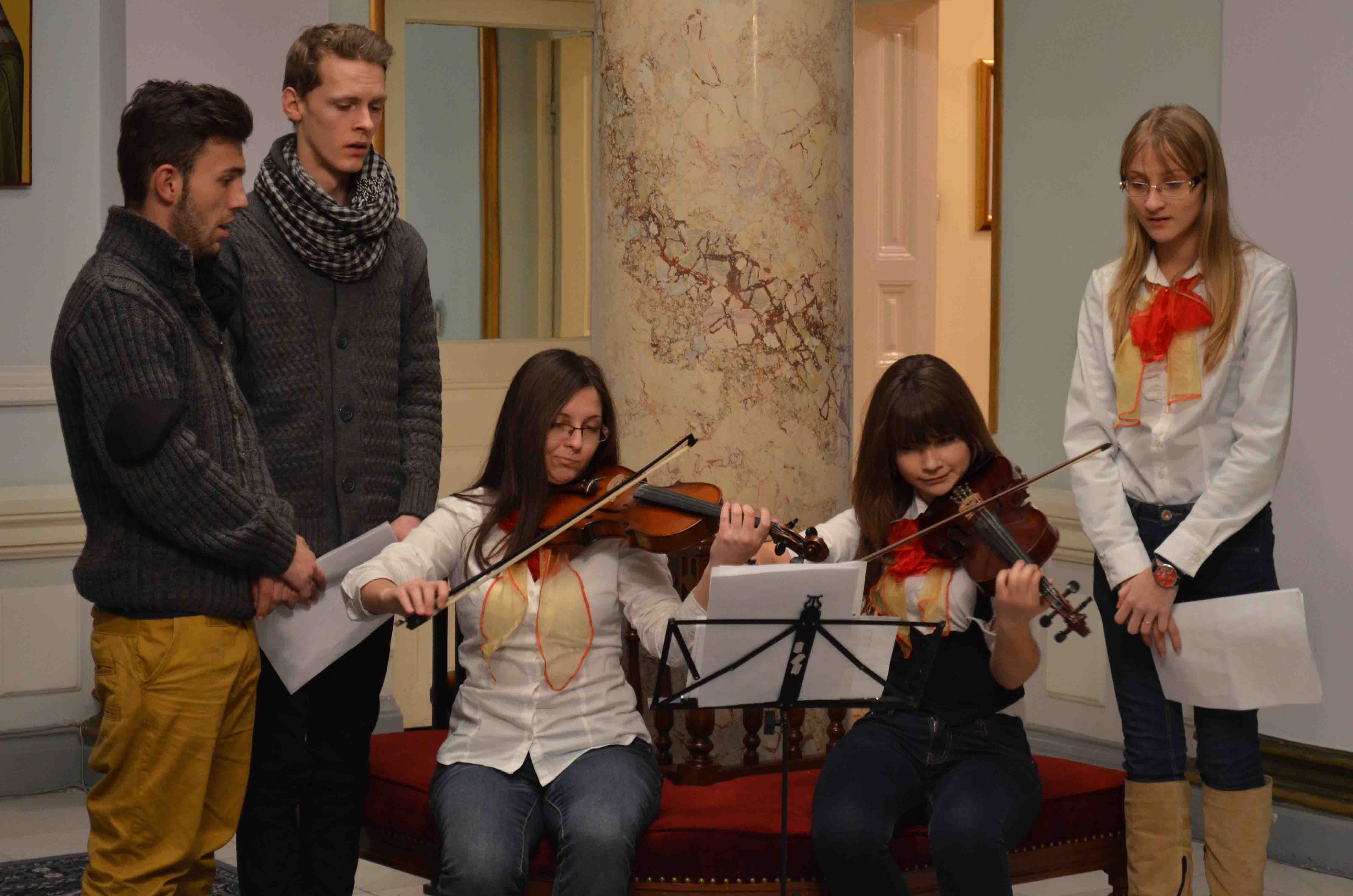 Colindători la Reşedinţa Mitropolitană - Grupul &quot;Armis&quot;