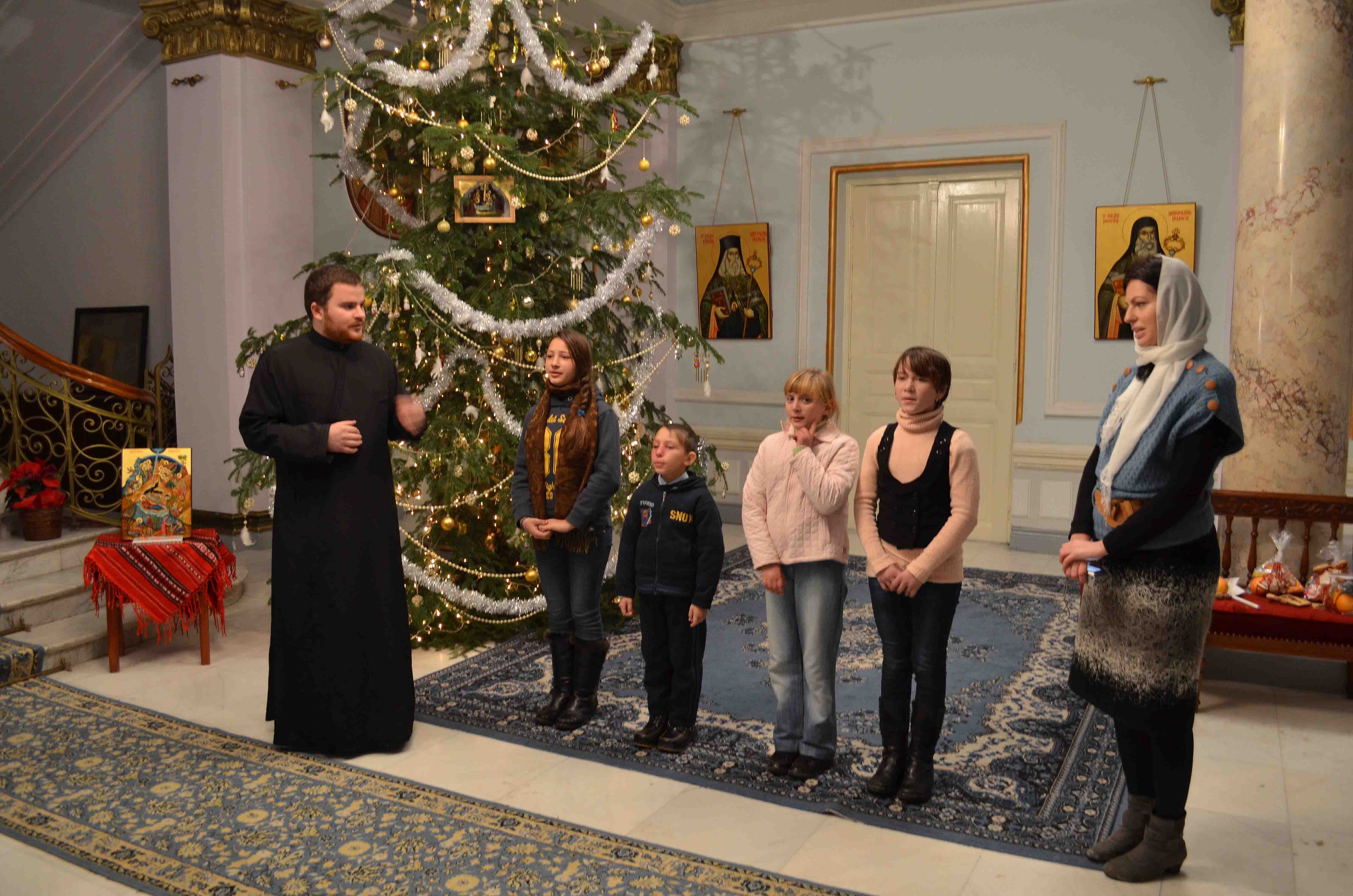 Colindători la Reşedinţa Mitropolitană - Școala primară Doroşcani