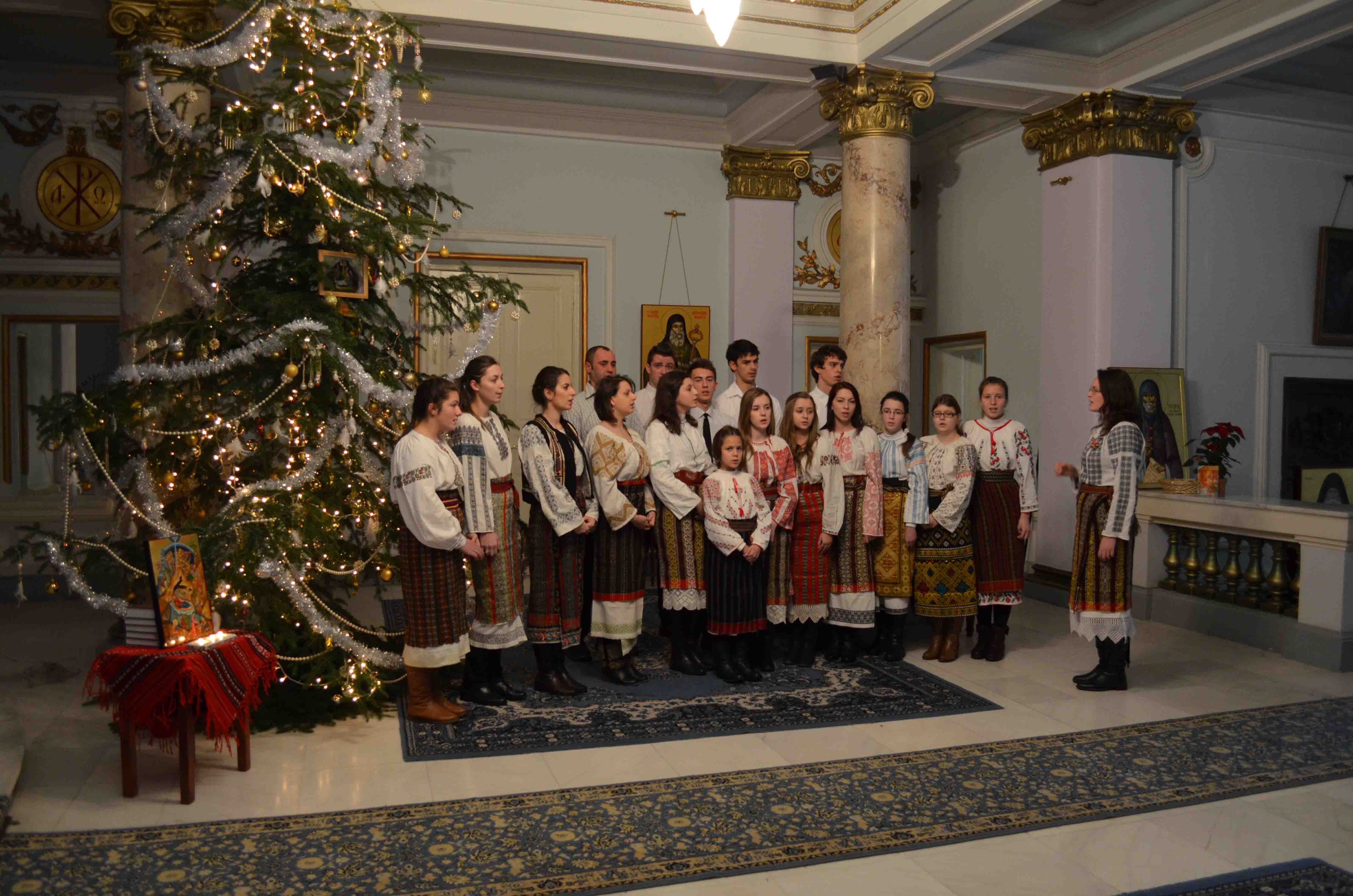 Colindători la Reşedinţa Mitropolitană - Parohia Sf. Haralambie, Tg. Neamţ