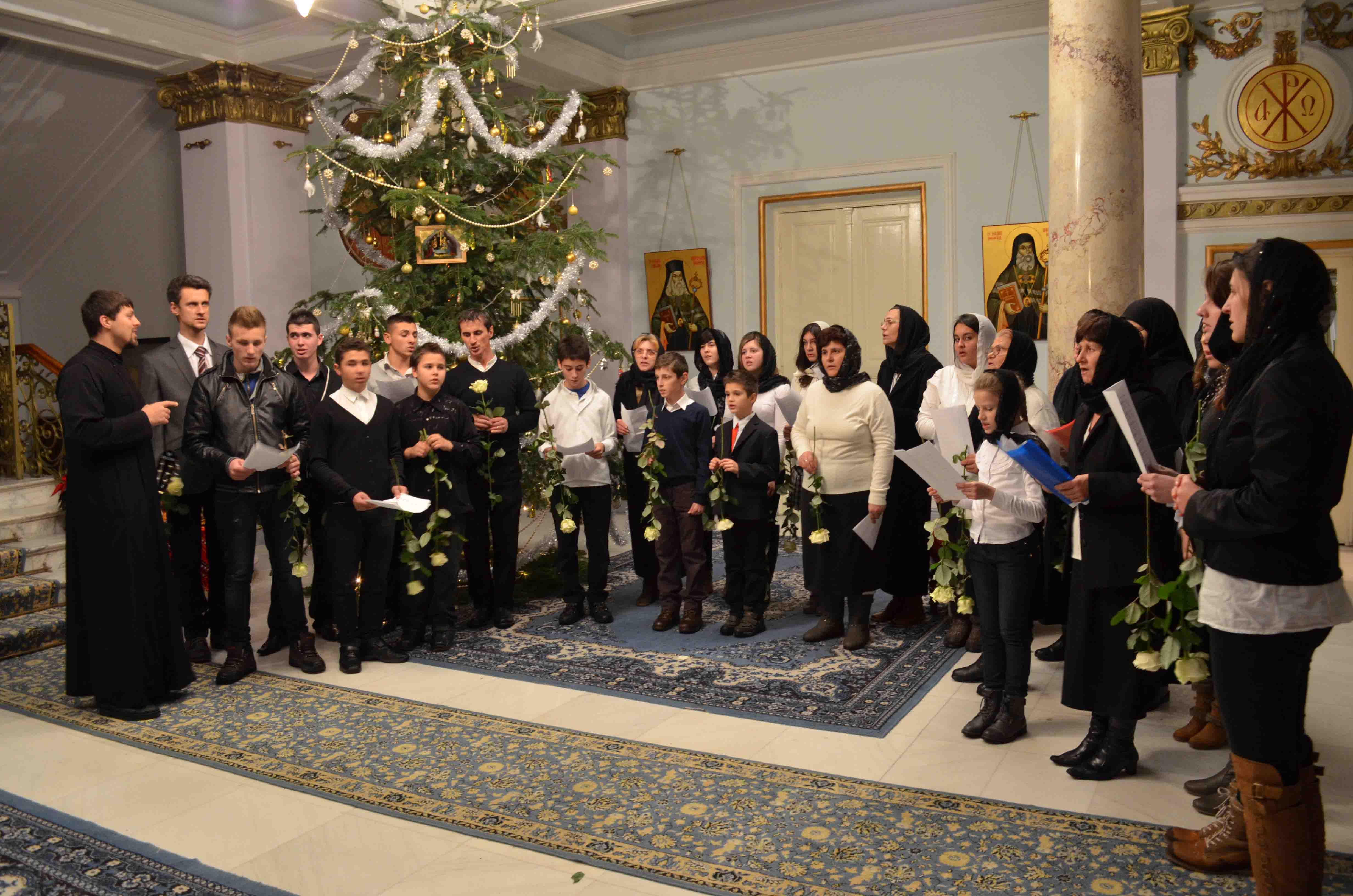 Colindători la Reşedinţa Mitropolitană - Parohia Moineşti, com. Popricani, Iaşi