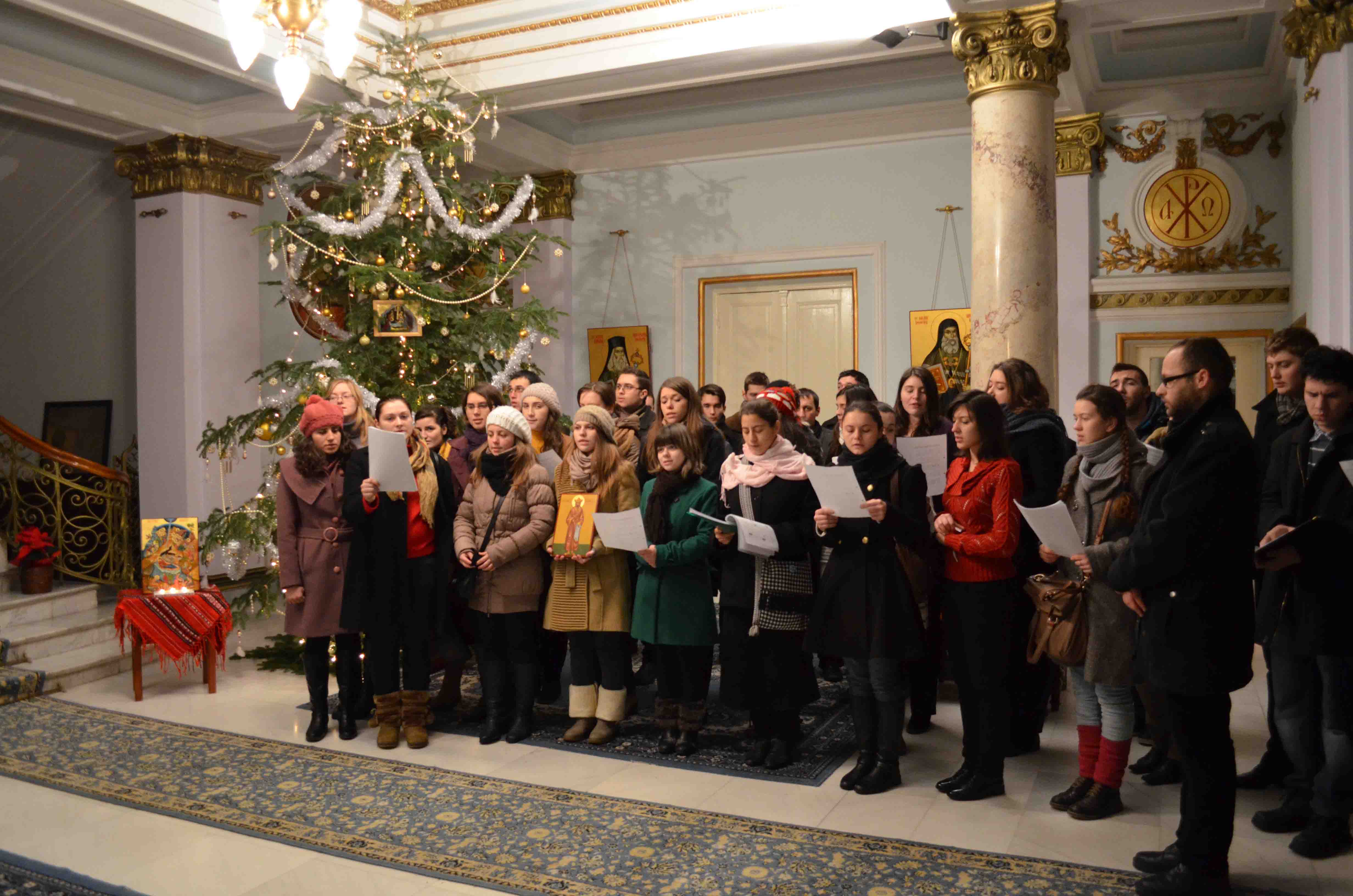 Colindători la Reşedinţa Mitropolitană - Corul &quot;Sf. Ioan Cucuzel&quot;