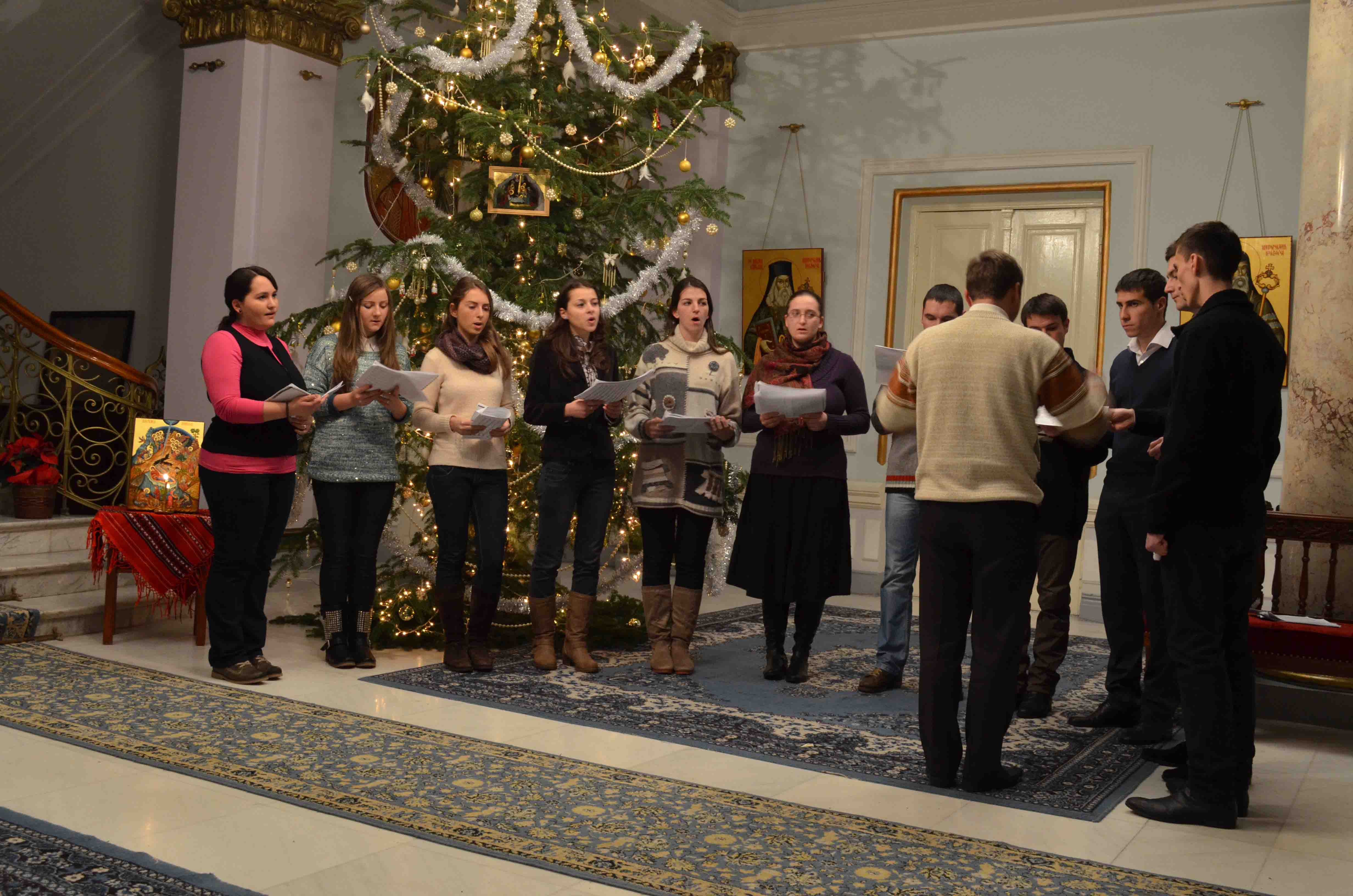 Colindători la Reşedinţa Mitropolitană - Parohia „Înălţarea Domnului“ - CUG I din Iaşi