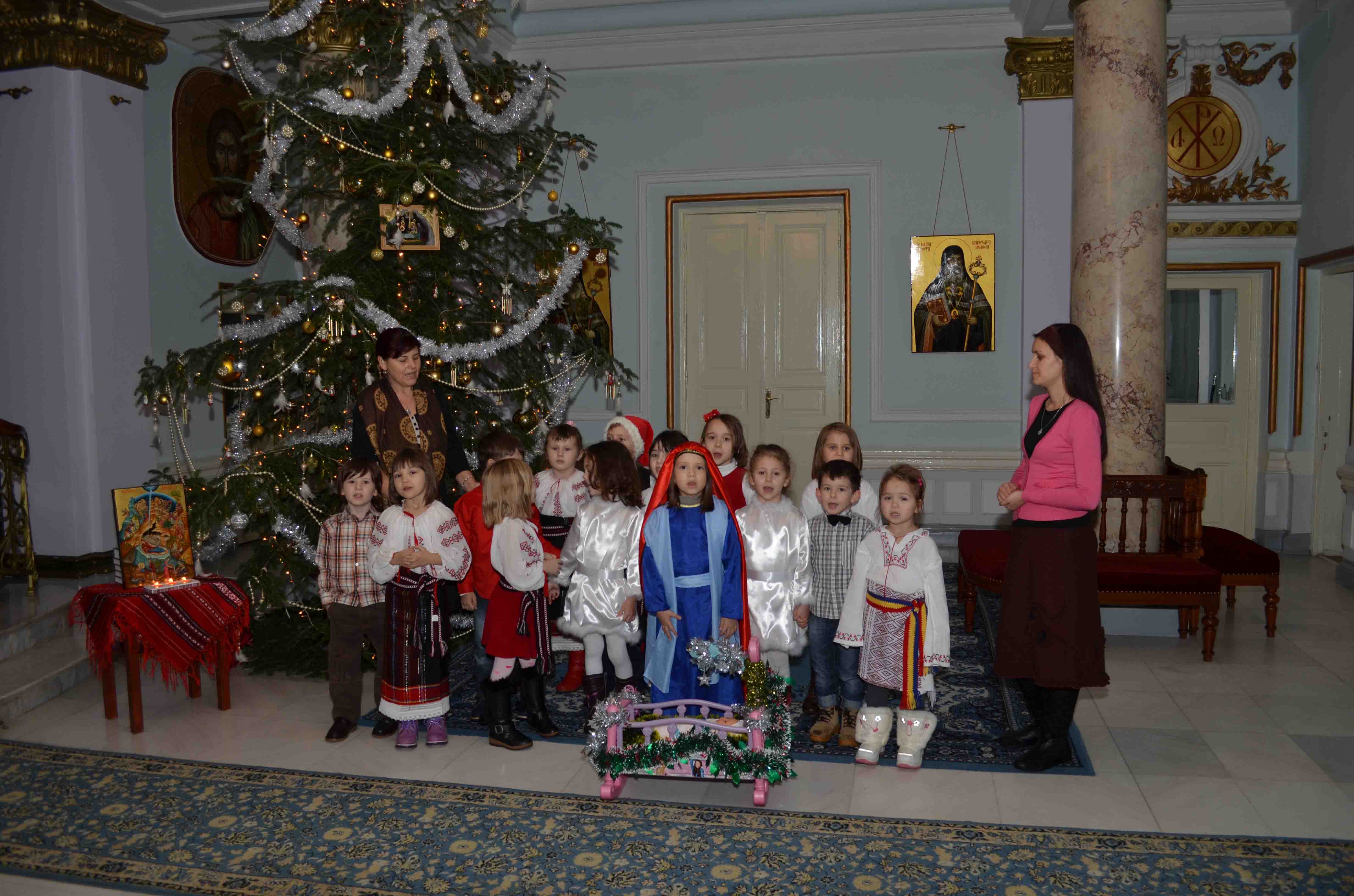 Colindători la Reşedinţa Mitropolitană - Grădinița nr. 25 Iaşi