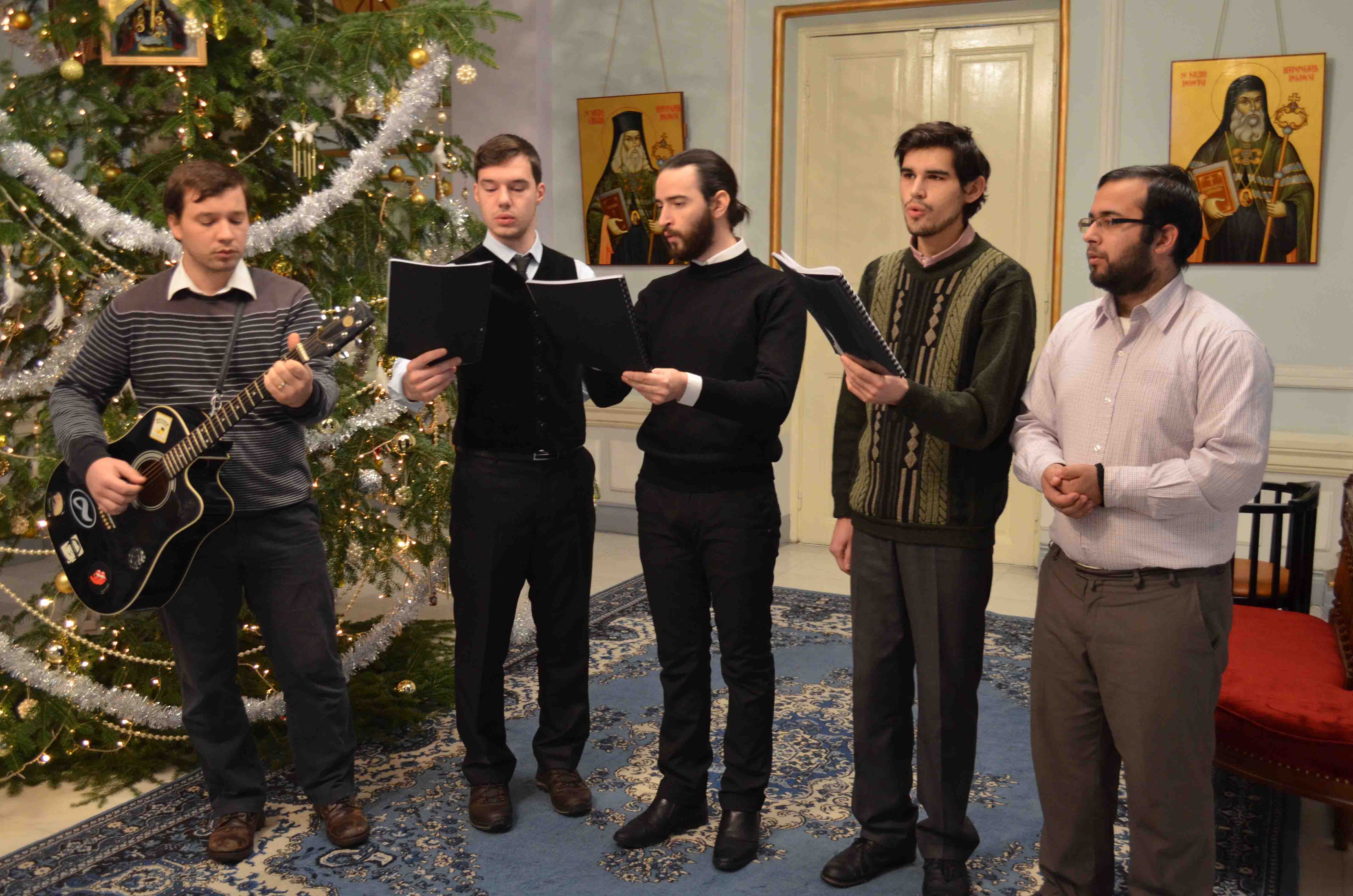 Colindători la Reşedinţa Mitropolitană - studenţi teologi din Republica Moldova