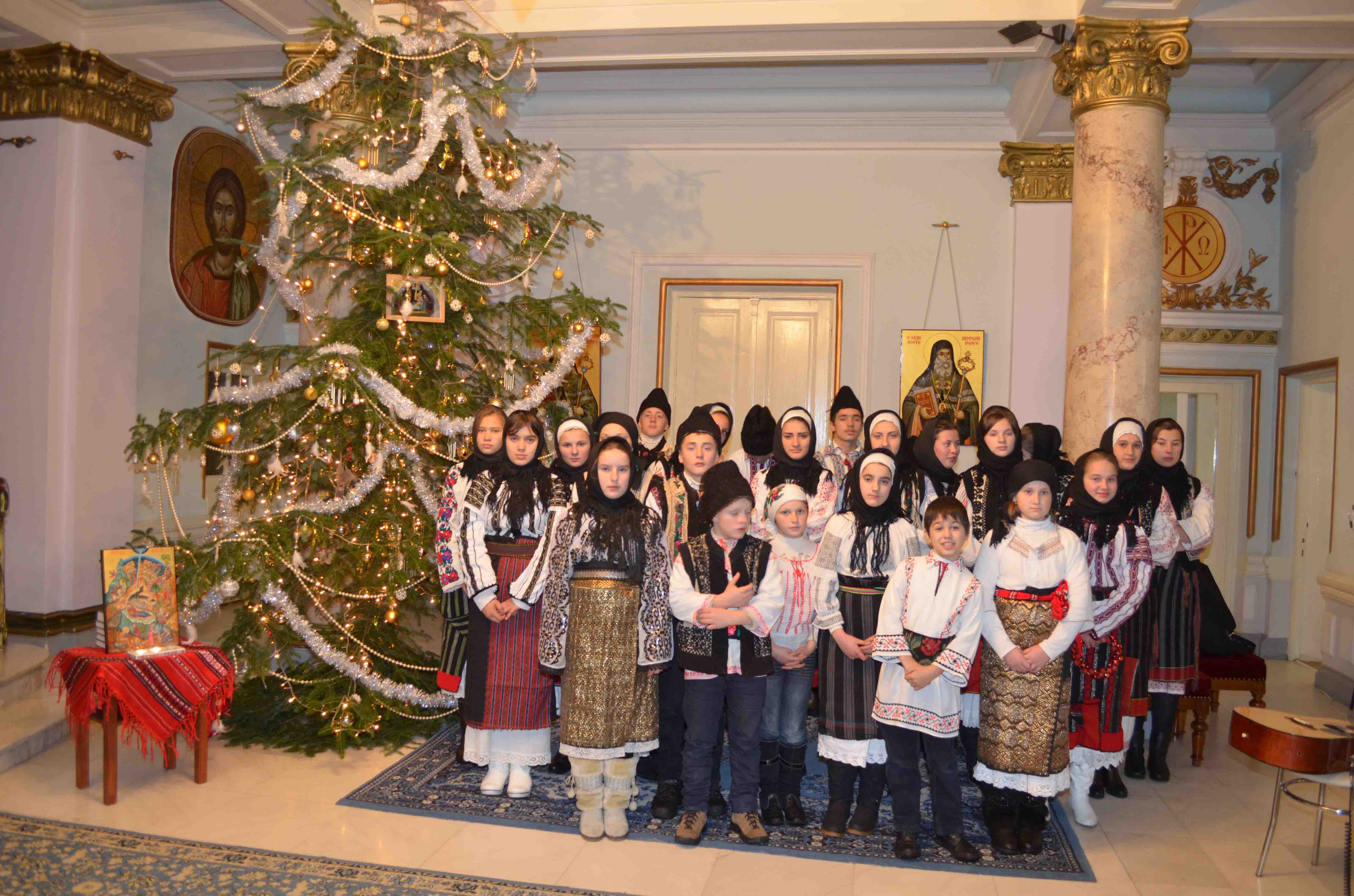 Colindători la Reşedinţa Mitropolitană - Parohia Vorona Mare, Botoşani