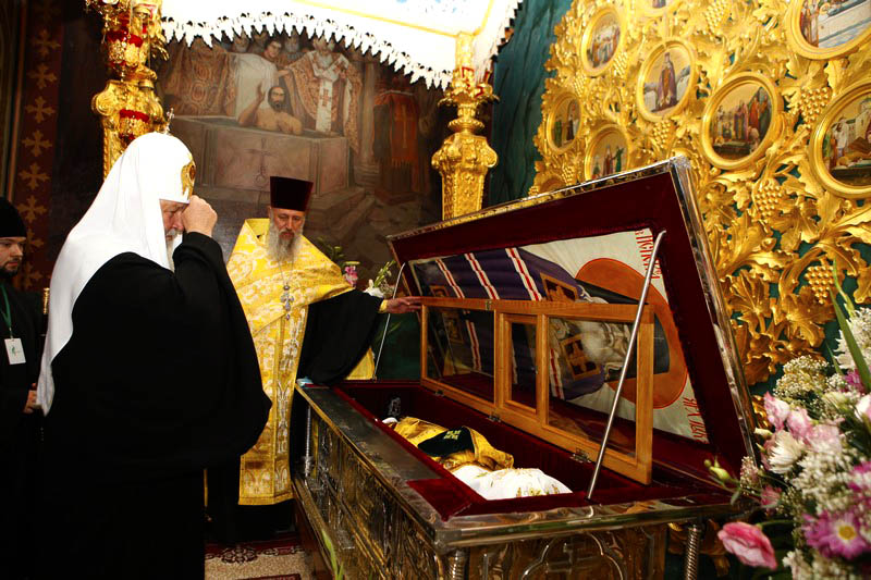 Moaştele Sfântului Ierarh Luca al Crimeei, aflate în Mănăstirea Sfânta Treime din orașul Simferopol, Peninsula Crimeea, Ucraina Moaştele Sfântului Ierarh Luca al Crimeei