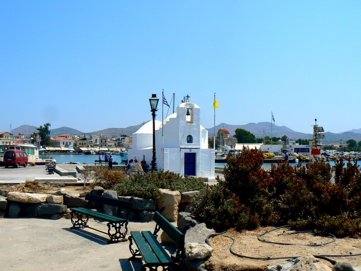 Bisericuţă în portul Eghina - Grecia